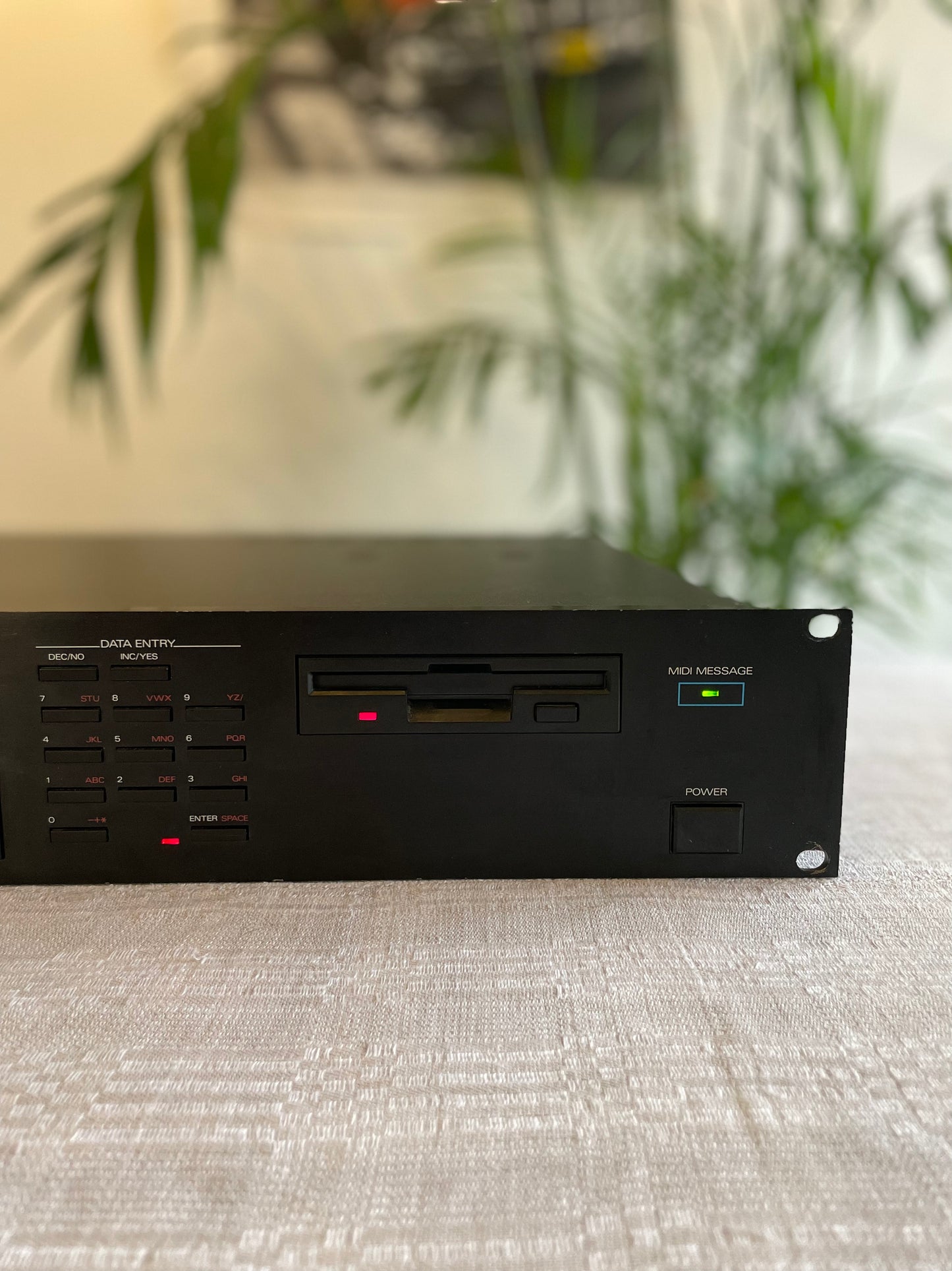 Roland S-550 Digital Sampler 1988
