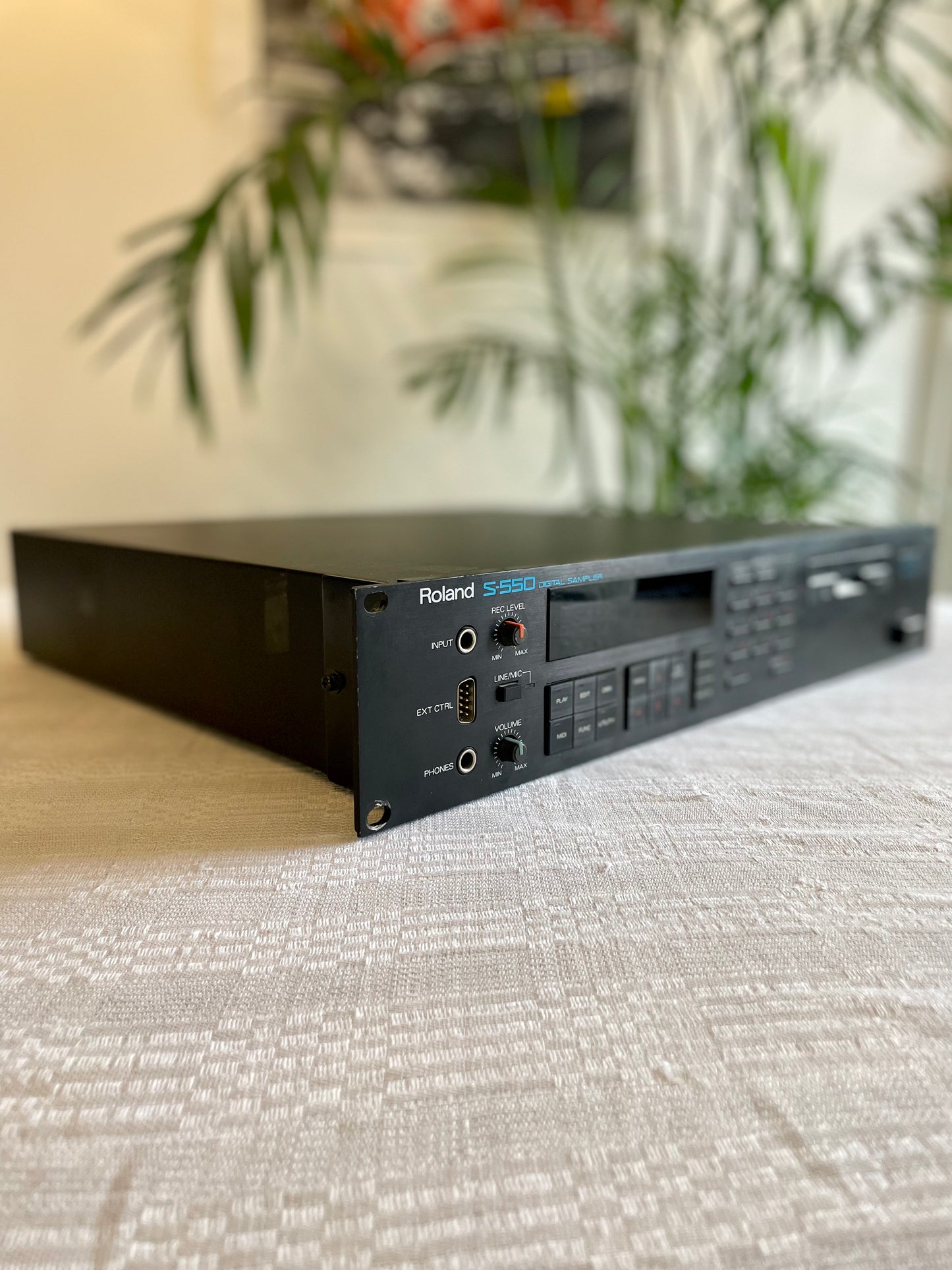Roland S-550 Digital Sampler 1988