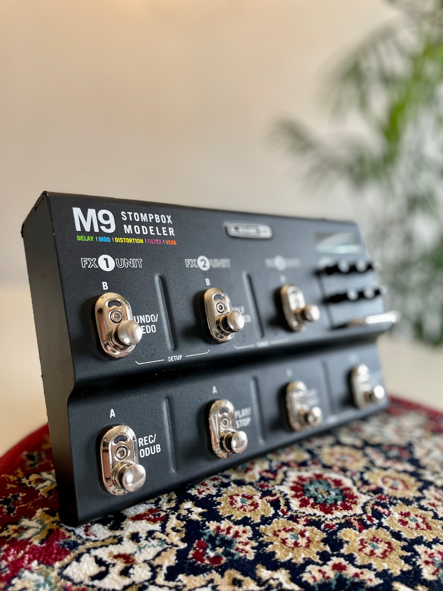 Line 6 M9 Stompbox Modeler with Power Supply