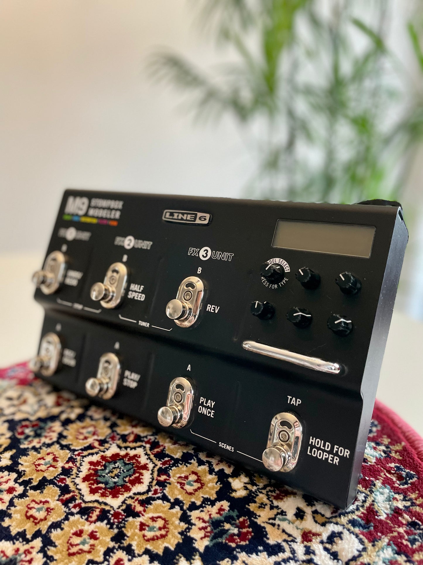 Line 6 M9 Stompbox Modeler with Power Supply