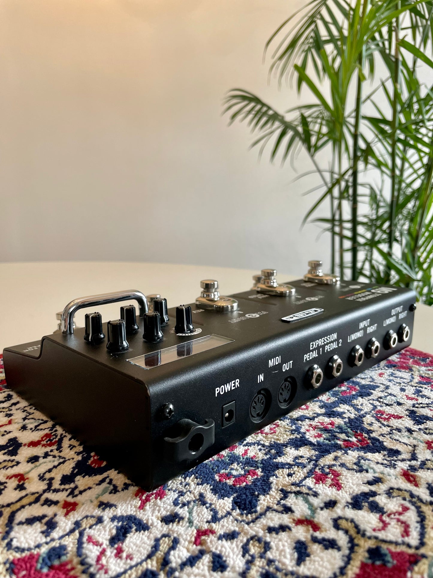 Line 6 M9 Stompbox Modeler with Power Supply