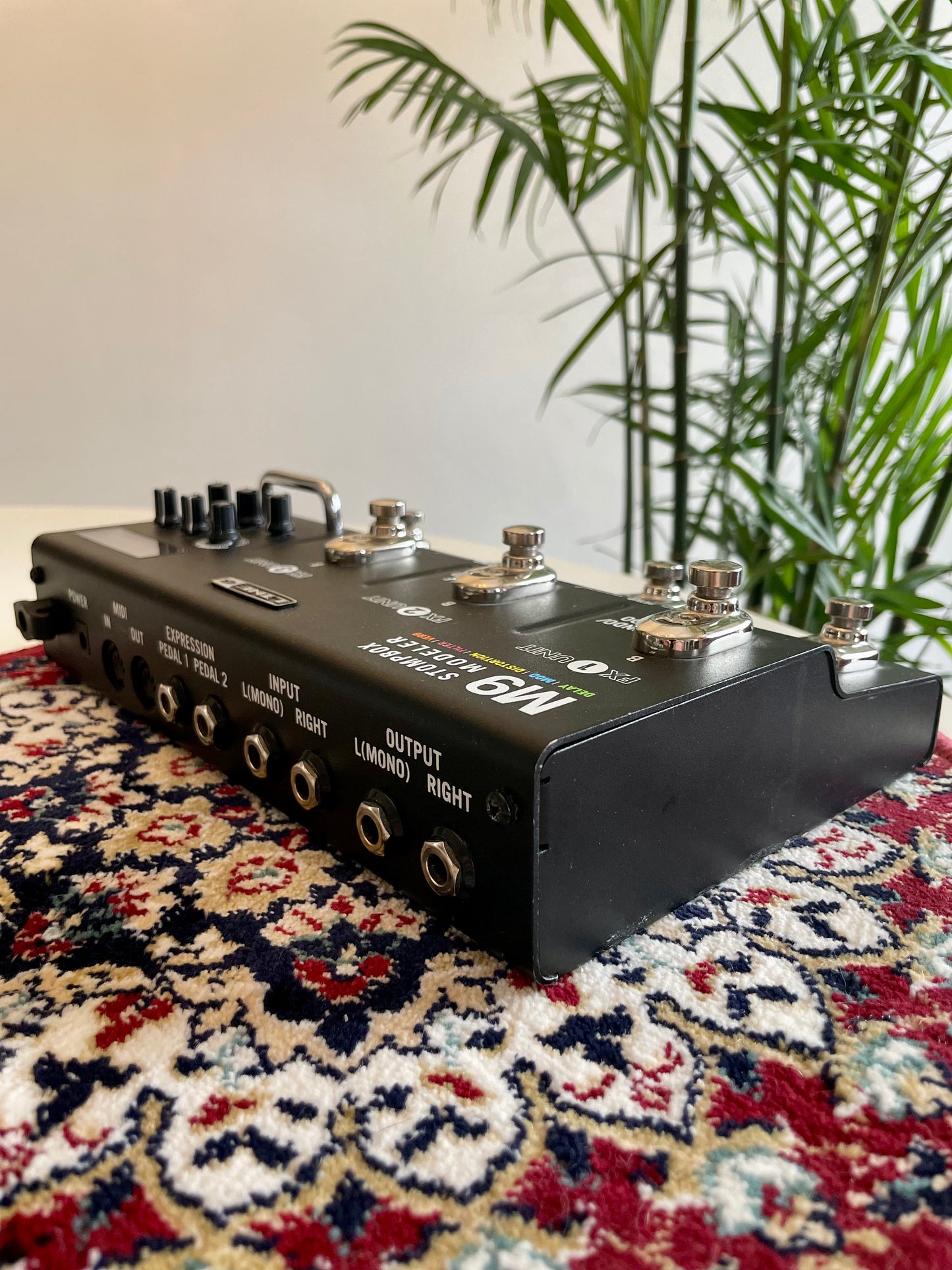 Line 6 M9 Stompbox Modeler with Power Supply