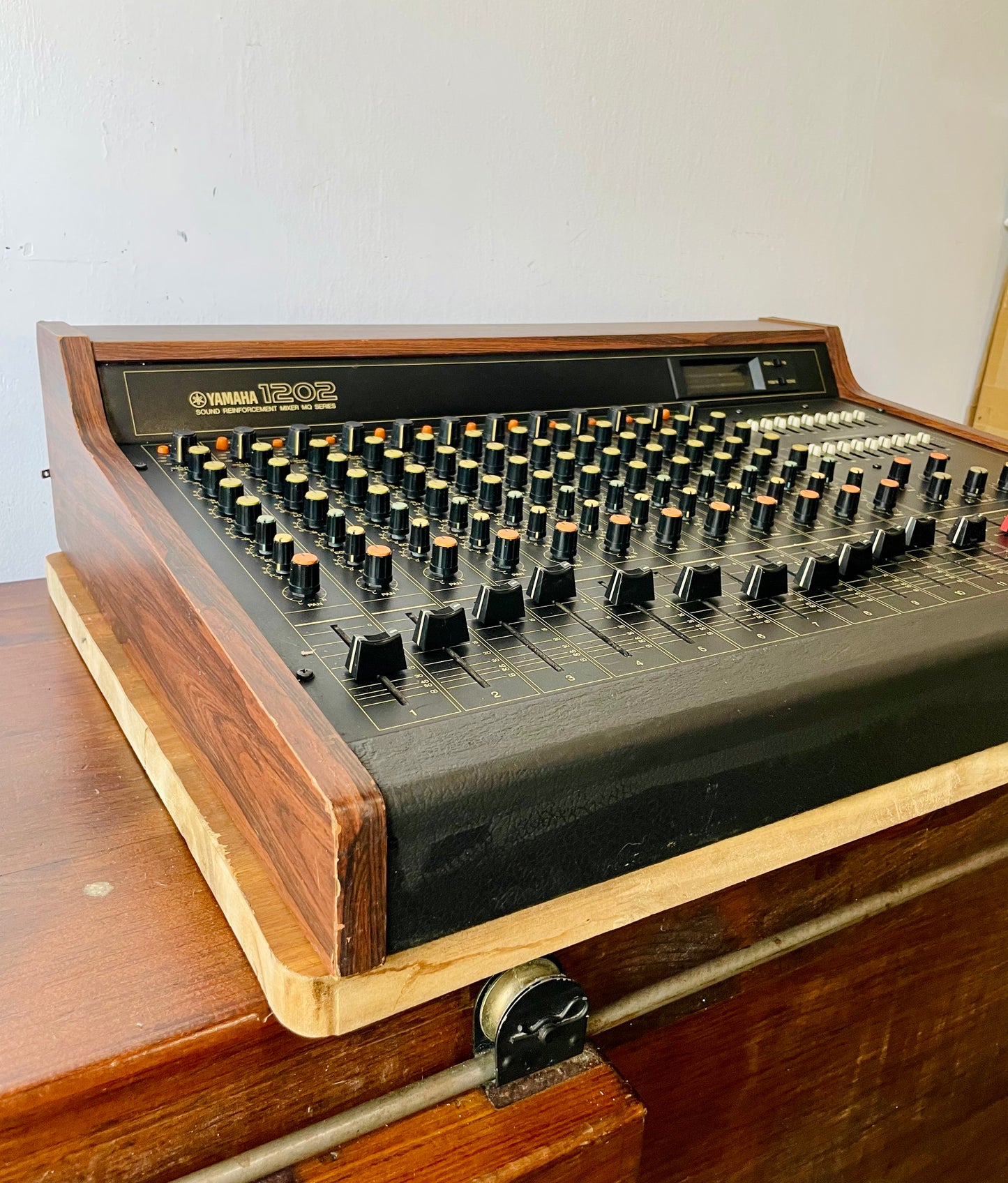 Yamaha MQ1202 "Japa-Neve", fully recapped + Direct-Out Headbangers Mod! Small PM1000, Tamura transformers, fat Pres. 4 band EQ