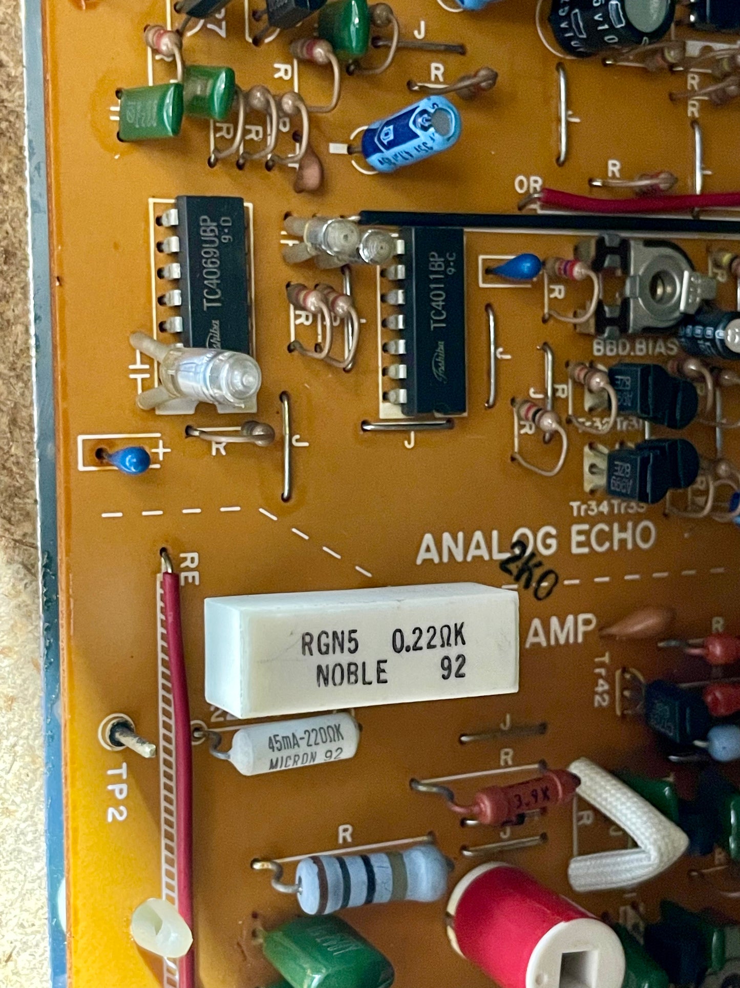 Yamaha EM-85 4 channel mixer with Aux and Phono channel + built in Bucket Brigade Delay