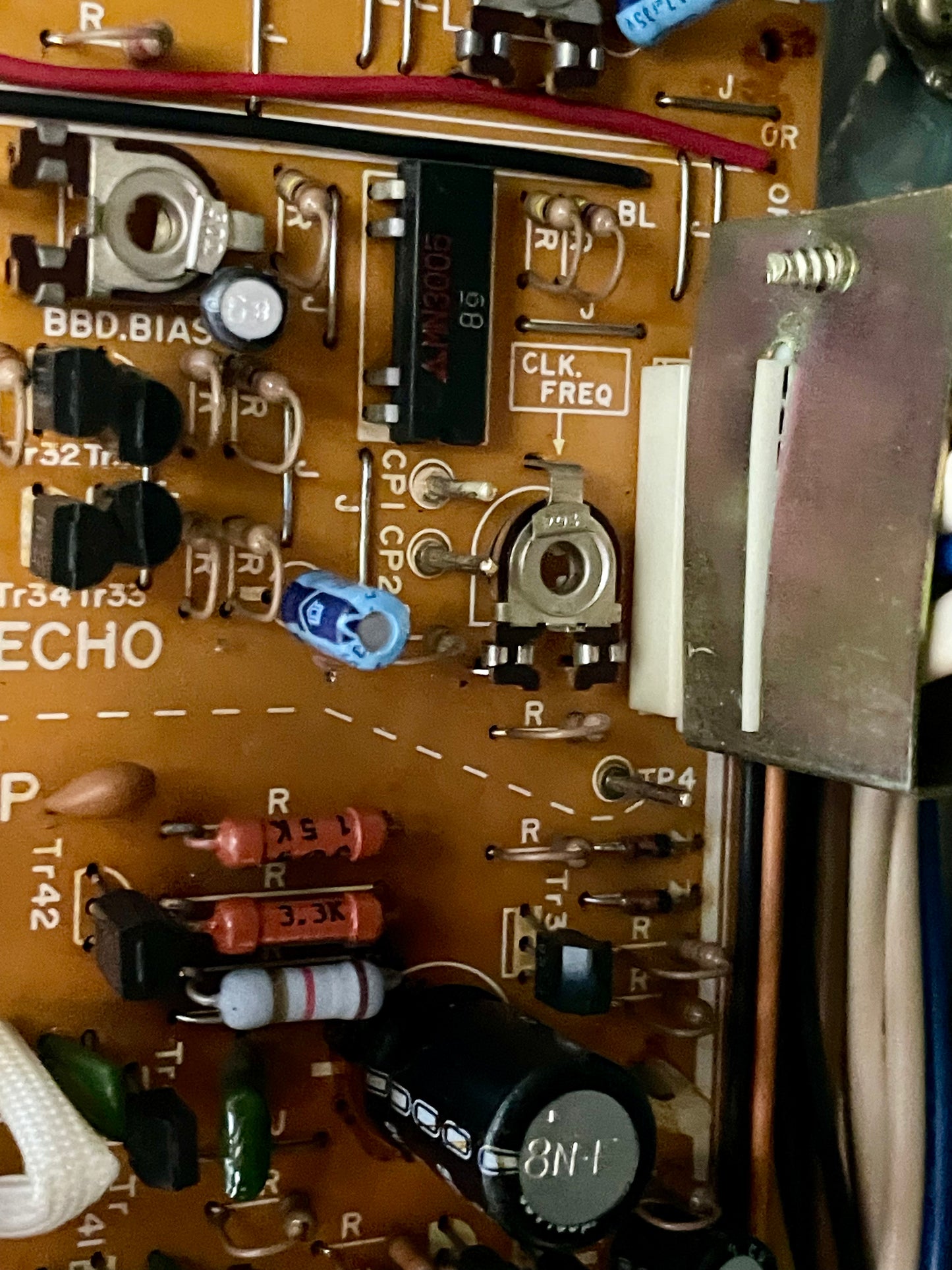 Yamaha EM-85 4 channel mixer with Aux and Phono channel + built in Bucket Brigade Delay