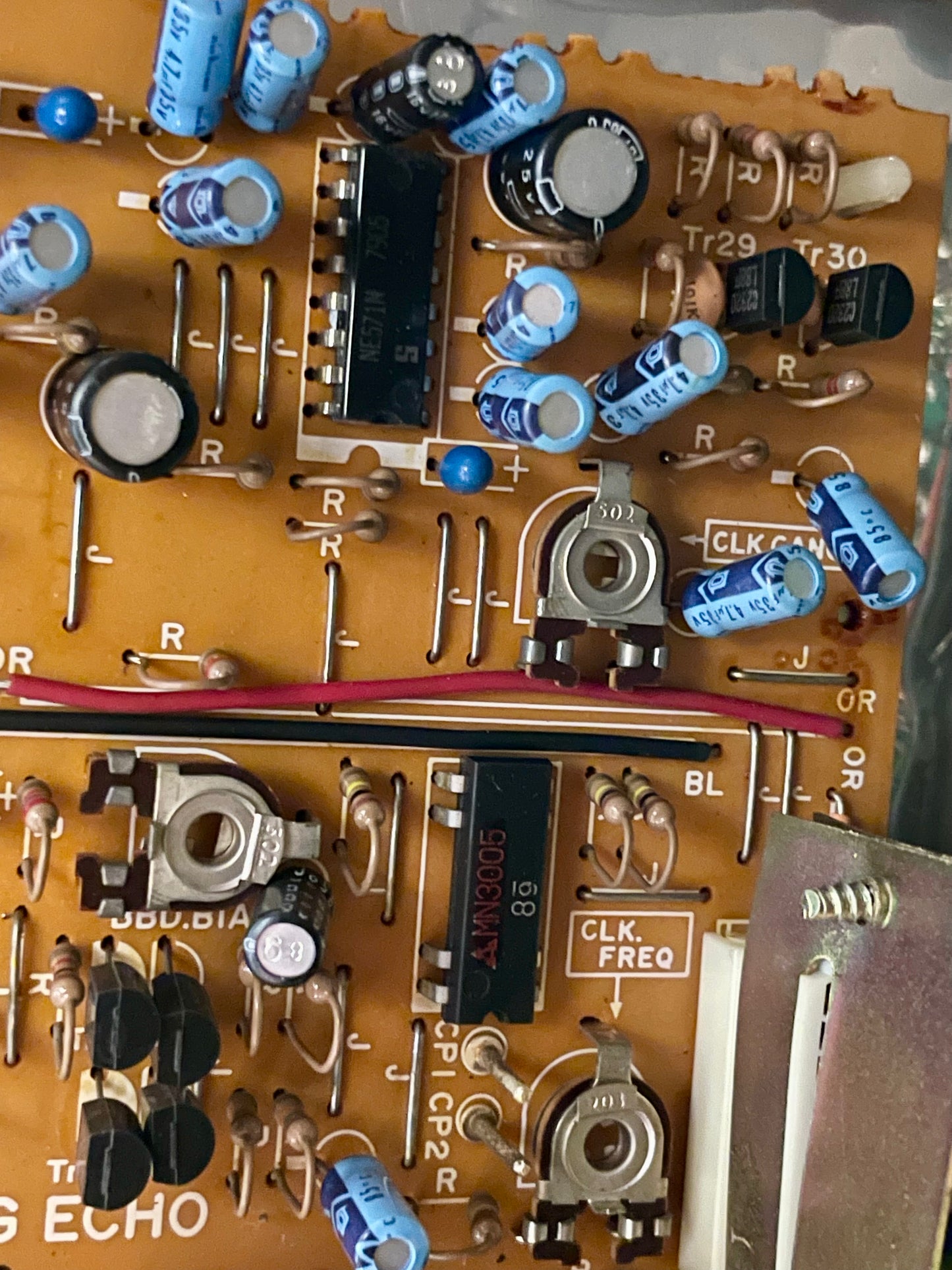 Yamaha EM-85 4 channel mixer with Aux and Phono channel + built in Bucket Brigade Delay