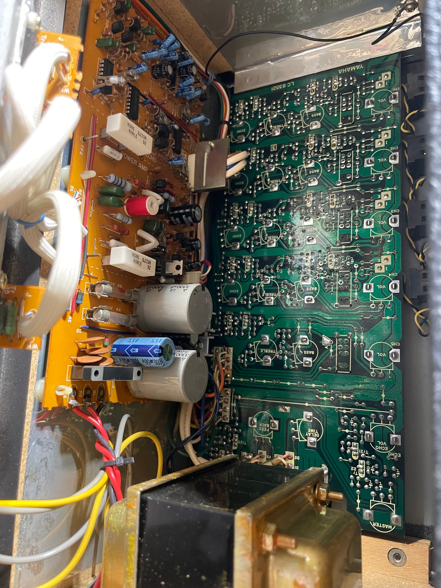 Yamaha EM-85 4 channel mixer with Aux and Phono channel + built in Bucket Brigade Delay