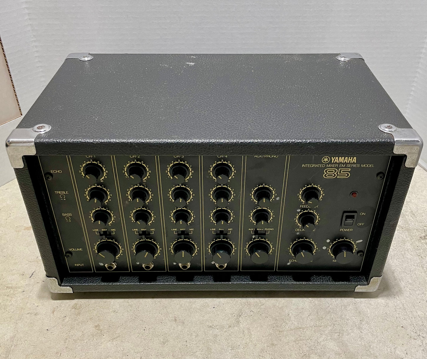 Yamaha EM-85 4 channel mixer with Aux and Phono channel + built in Bucket Brigade Delay