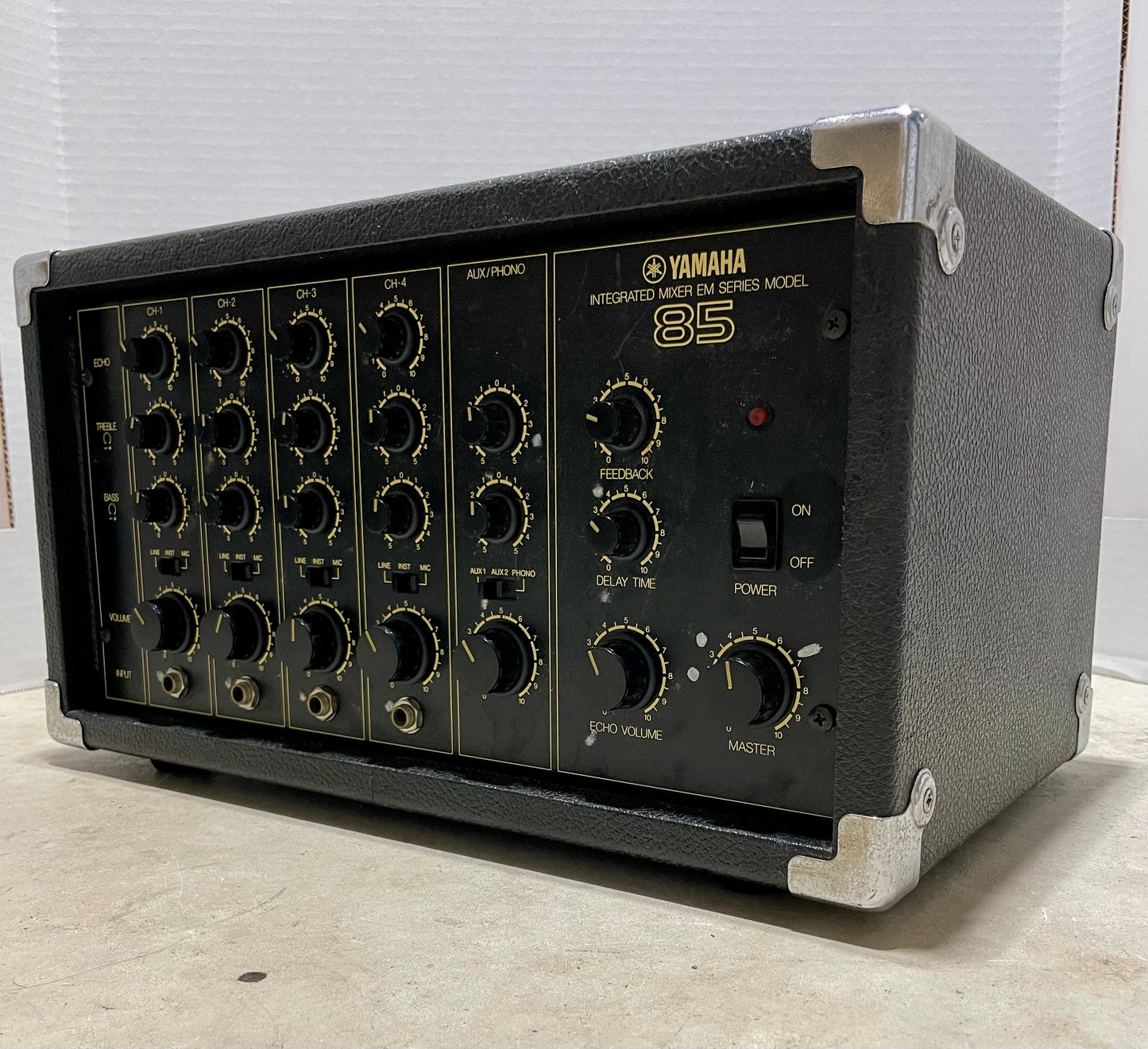 Yamaha EM-85 4 channel mixer with Aux and Phono channel + built in Bucket Brigade Delay