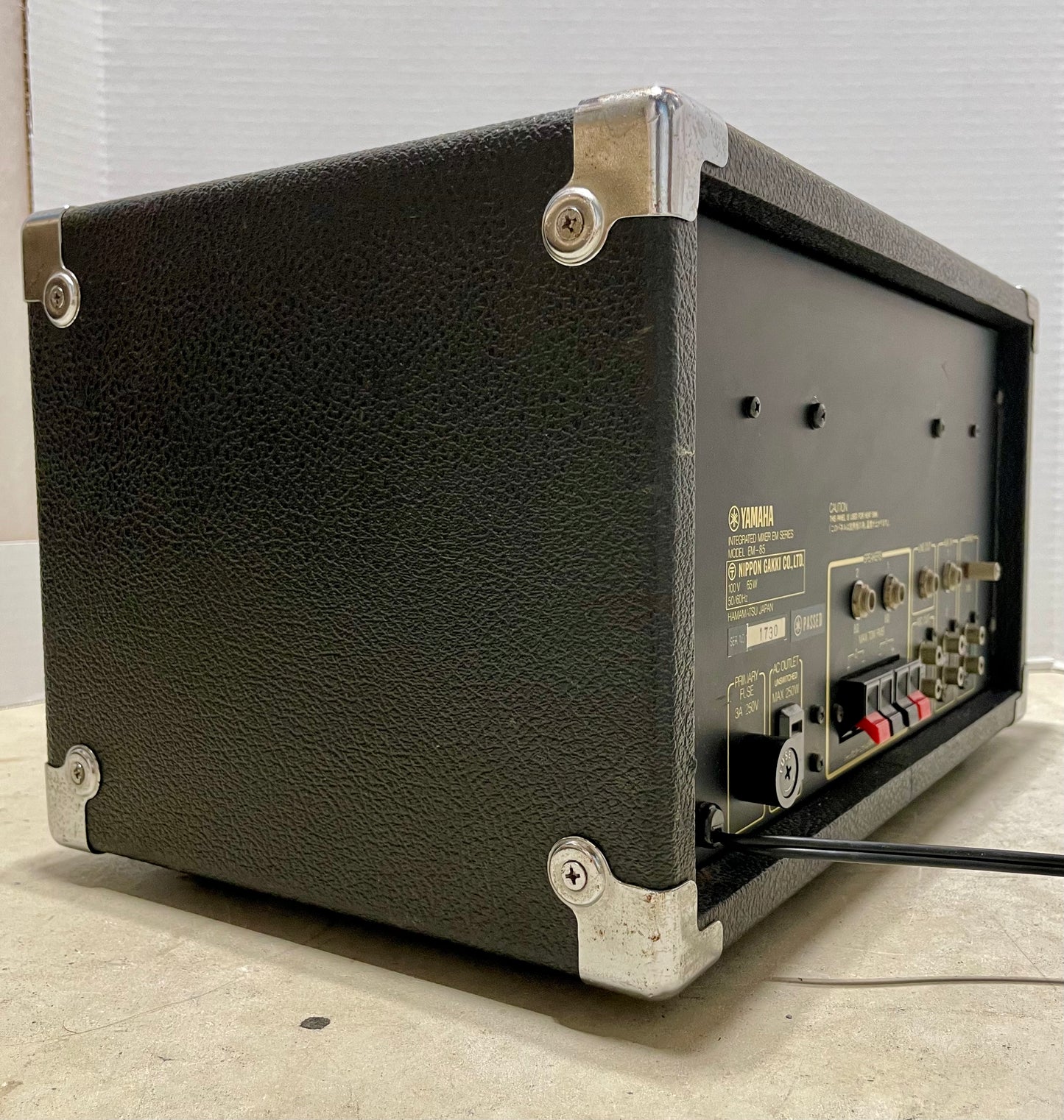 Yamaha EM-85 4 channel mixer with Aux and Phono channel + built in Bucket Brigade Delay