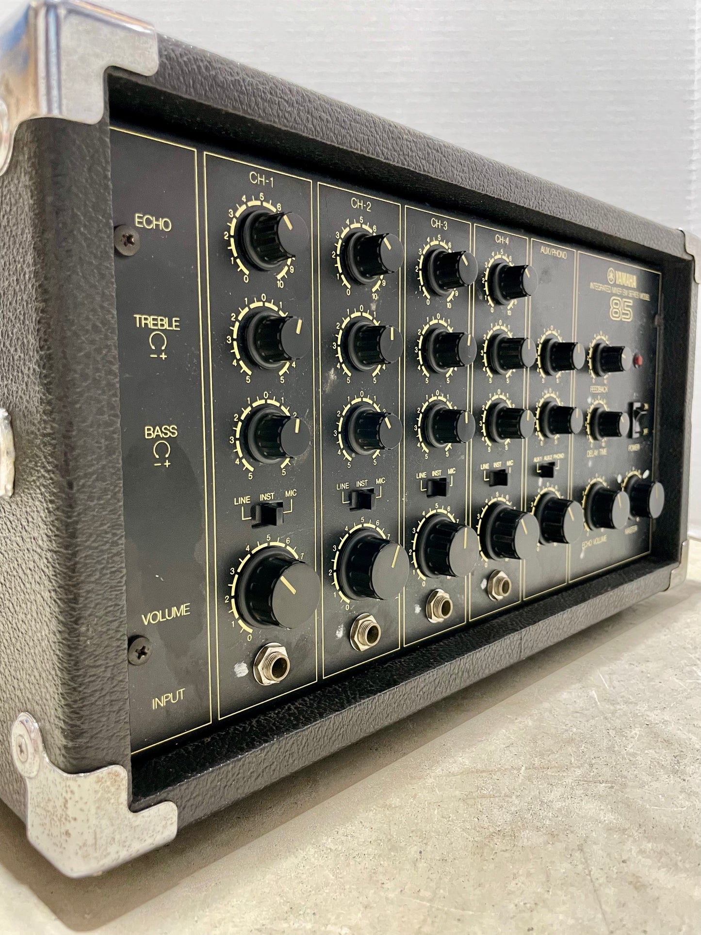 Yamaha EM-85 4 channel mixer with Aux and Phono channel + built in Bucket Brigade Delay