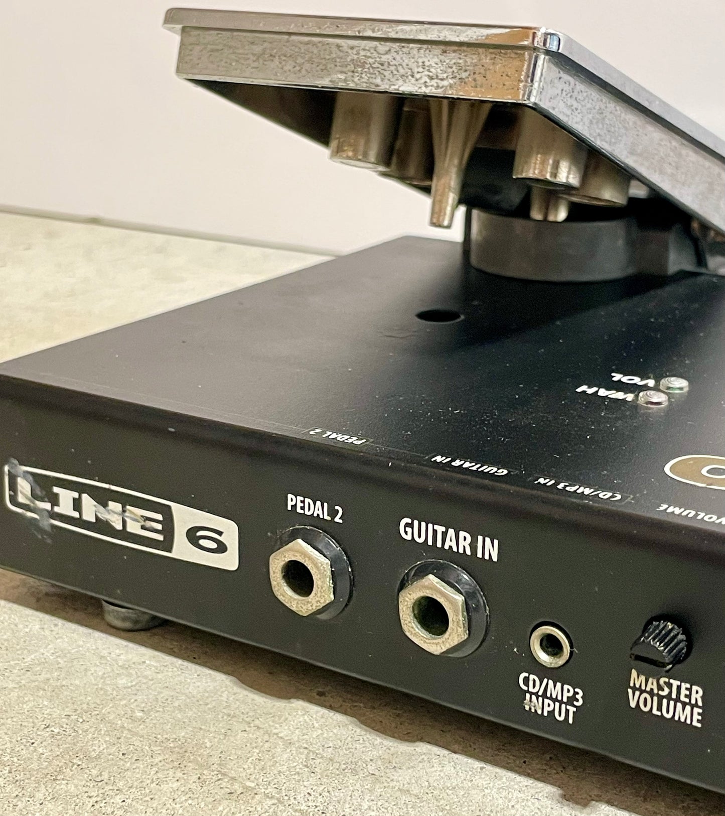 Line 6 POD HD400 Multi-Effect and Amp Modeler