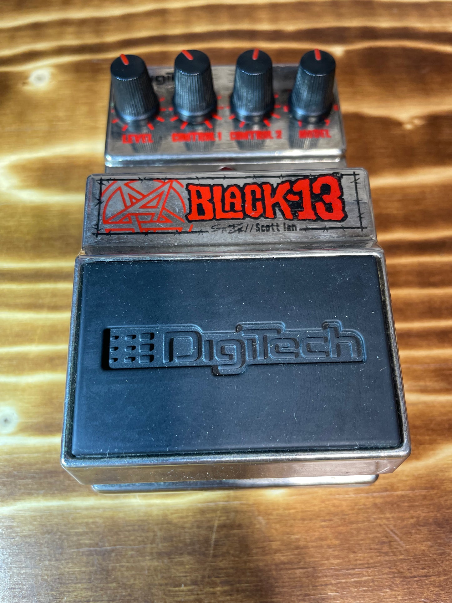 DigiTech Black-13 Scott Ian Signature