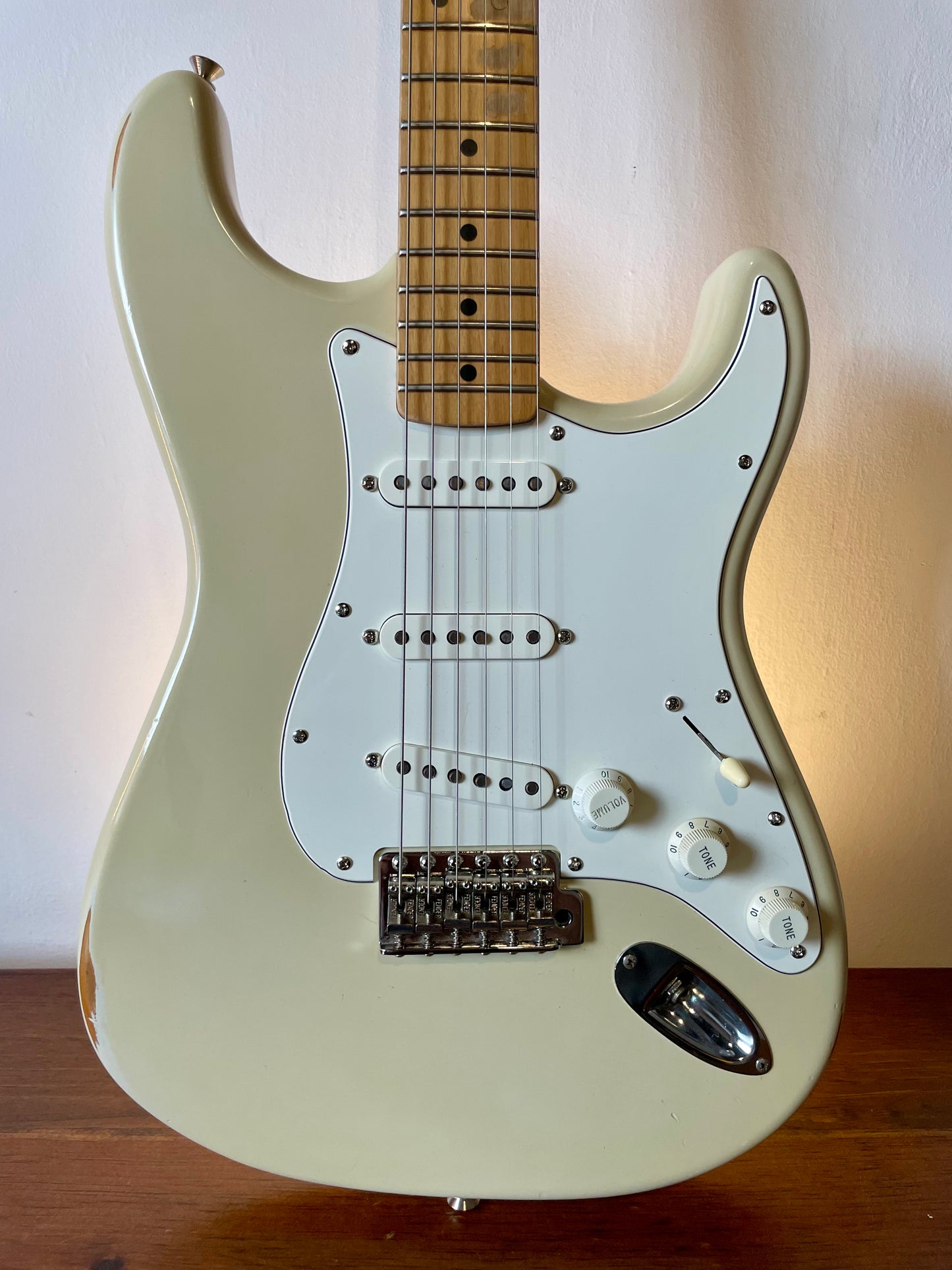 Fender California Stratocaster with Maple Fretboard 1997 - Vintage White