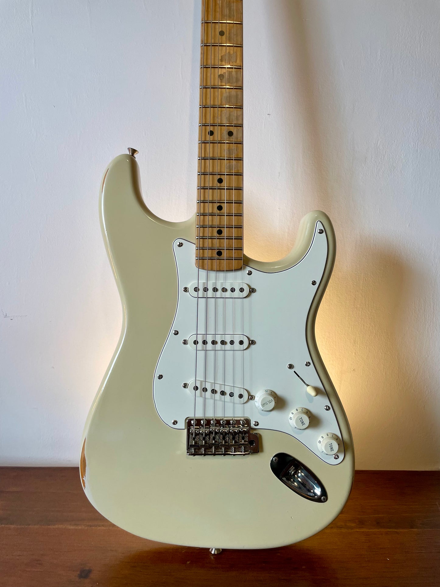 Fender California Stratocaster with Maple Fretboard 1997 - Vintage White