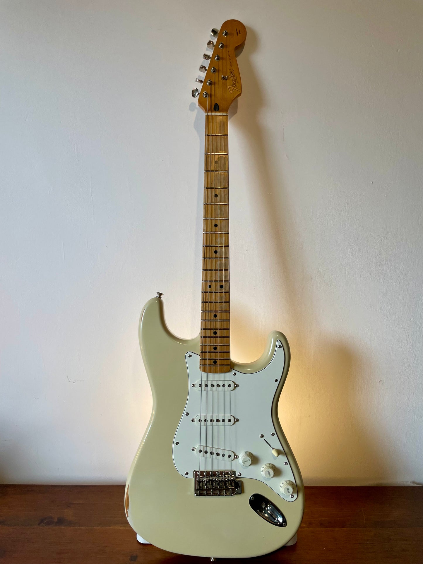 Fender California Stratocaster with Maple Fretboard 1997 - Vintage White