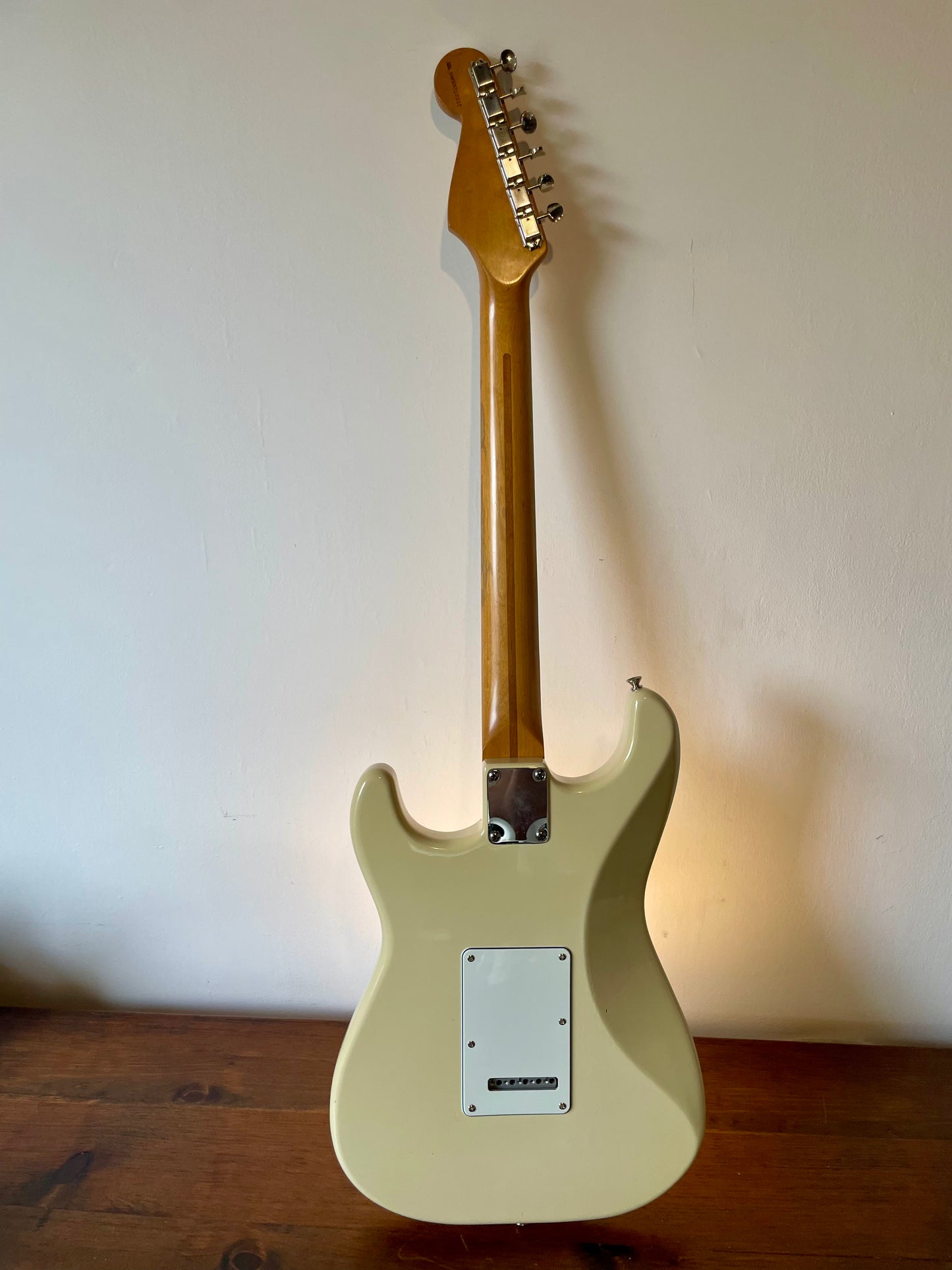 Fender California Stratocaster with Maple Fretboard 1997 - Vintage White