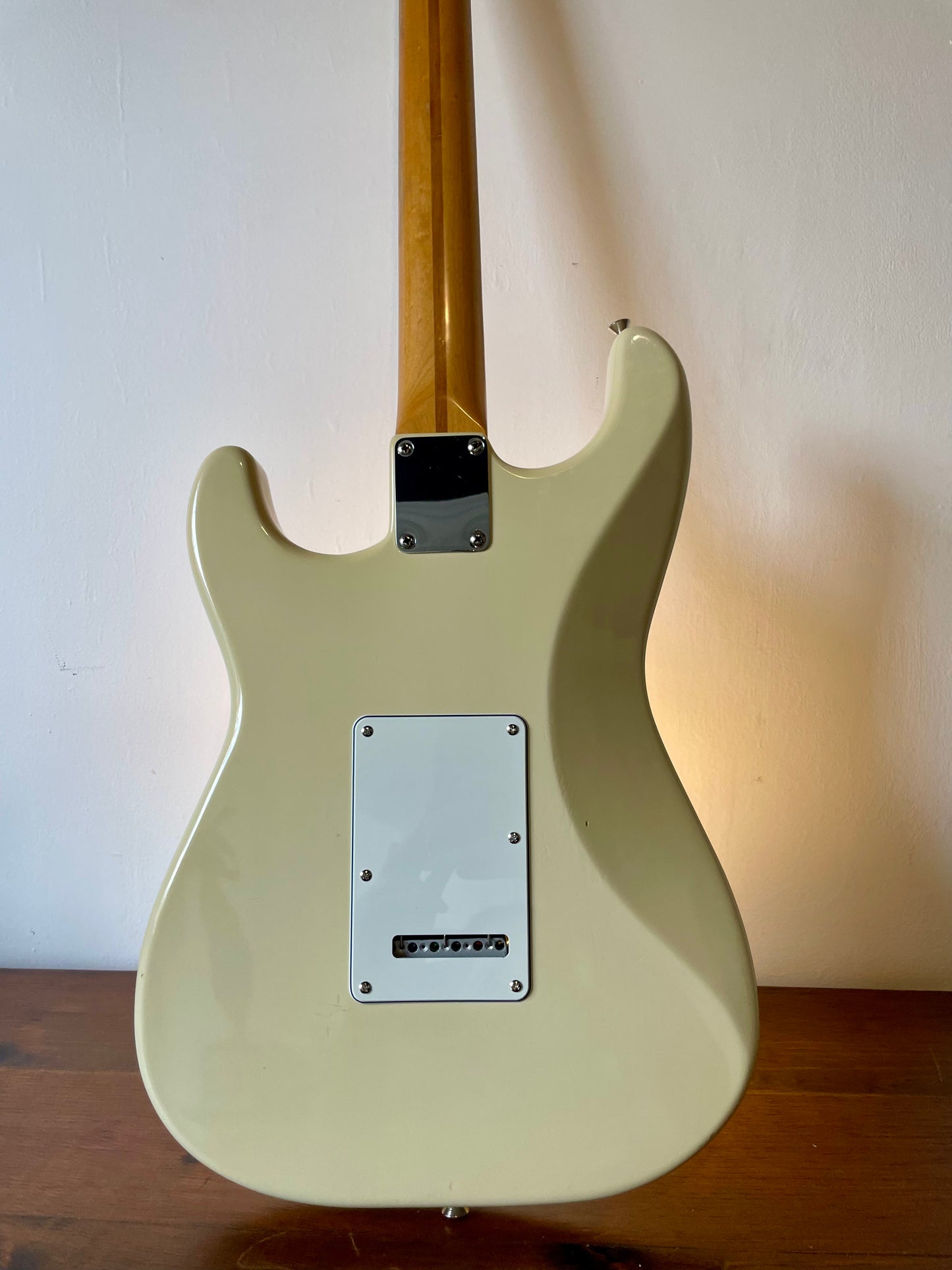 Fender California Stratocaster with Maple Fretboard 1997 - Vintage White