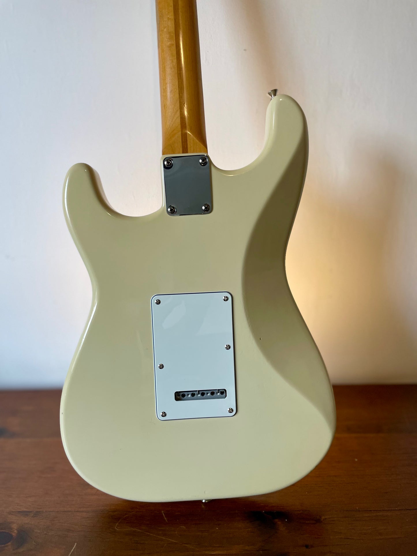 Fender California Stratocaster with Maple Fretboard 1997 - Vintage White