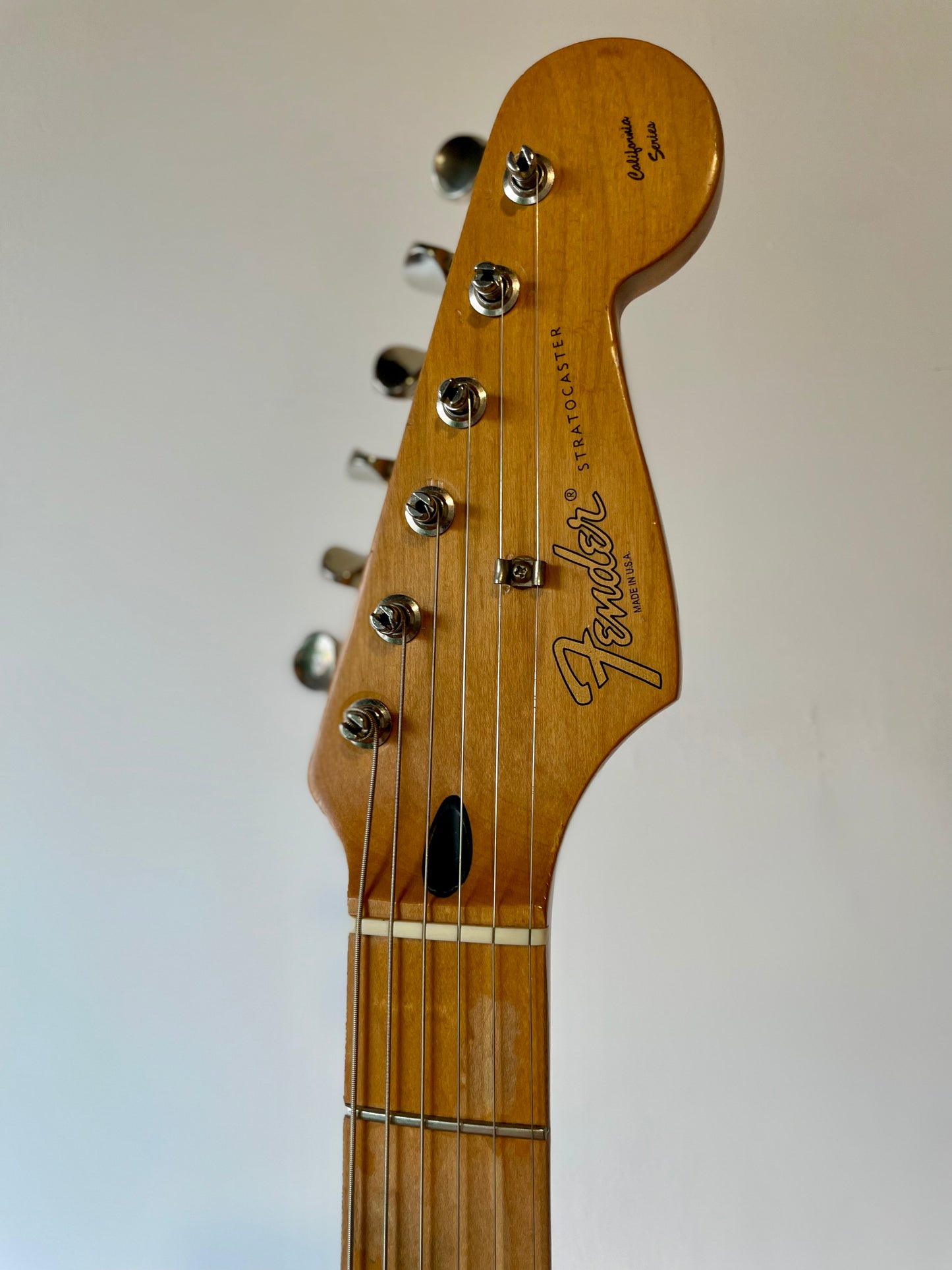 Fender California Stratocaster with Maple Fretboard 1997 - Vintage White