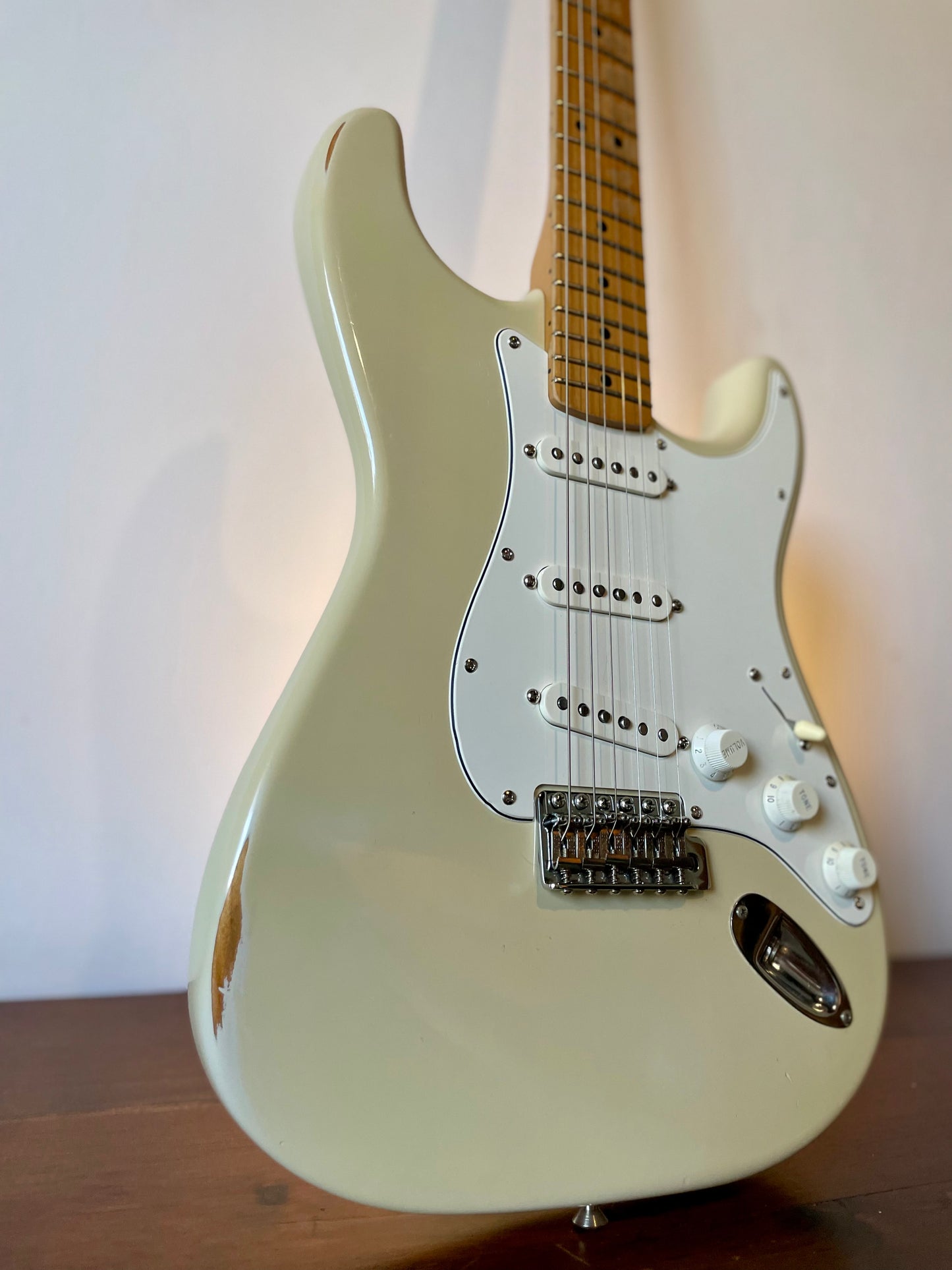 Fender California Stratocaster with Maple Fretboard 1997 - Vintage White