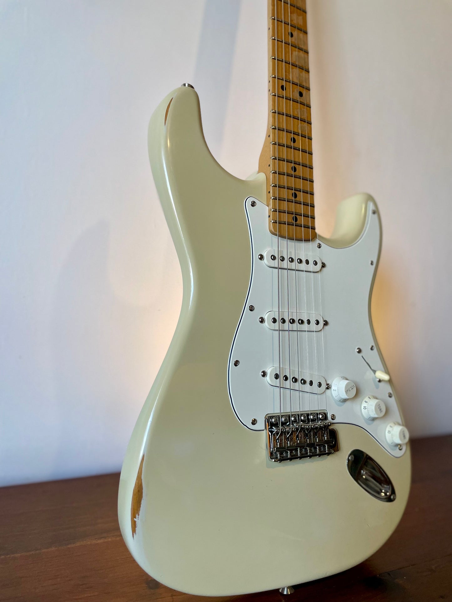 Fender California Stratocaster with Maple Fretboard 1997 - Vintage White