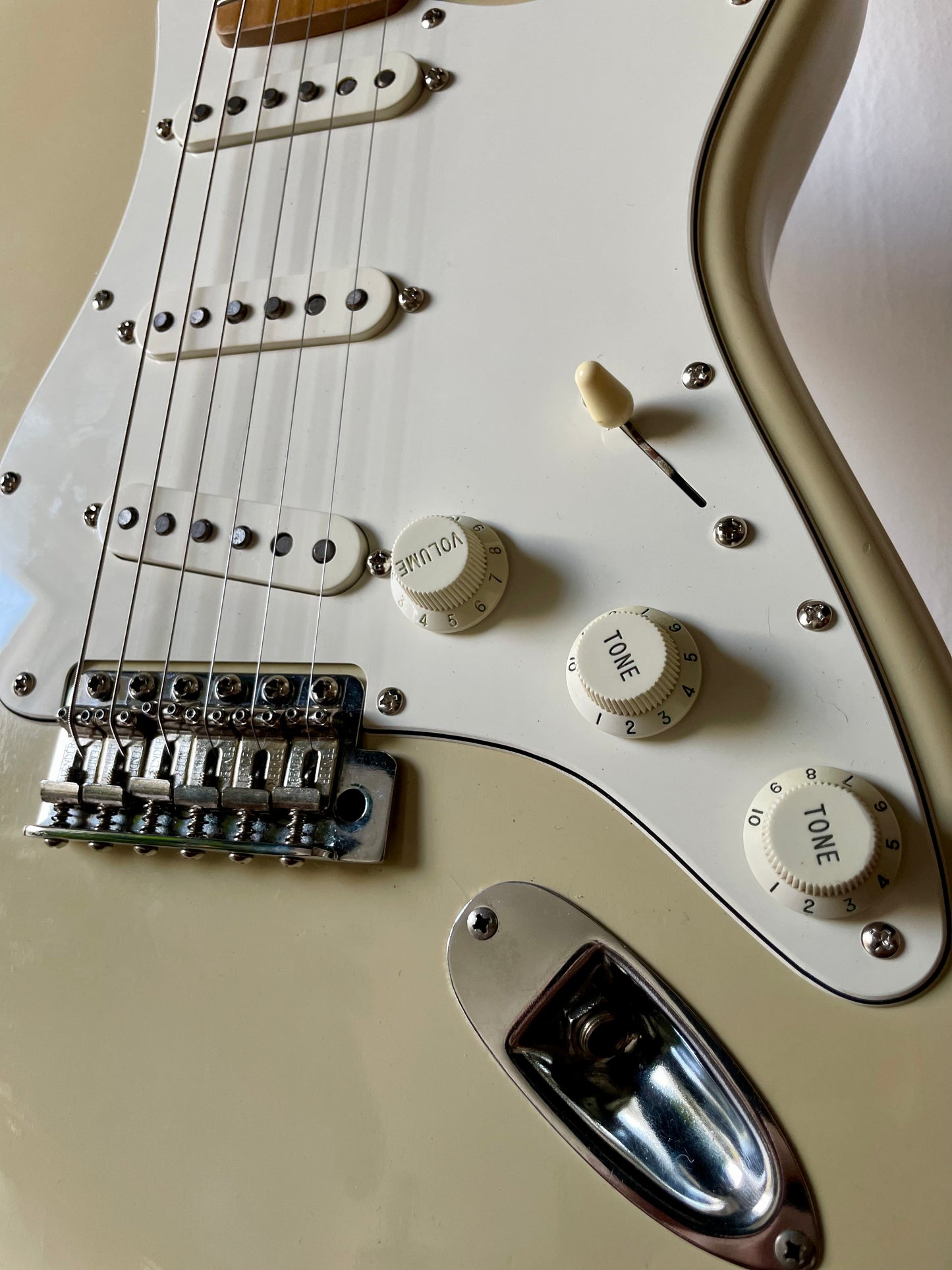 Fender California Stratocaster with Maple Fretboard 1997 - Vintage White