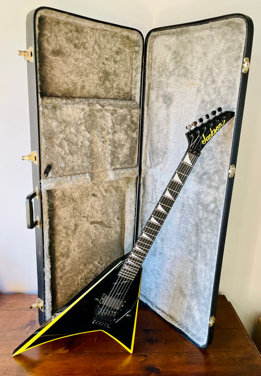 Jackson Pro Series RR24 Rhoads 2008 - Black with Yellow Bevels