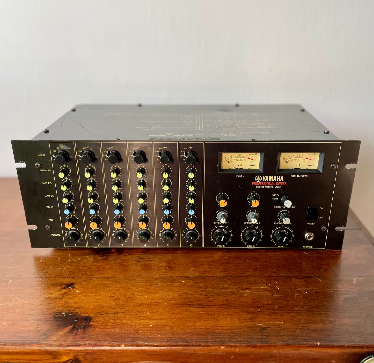 M406 Yamaha mixer with Direct Out Mod. by Headbangers. 6 Channel Rackmount