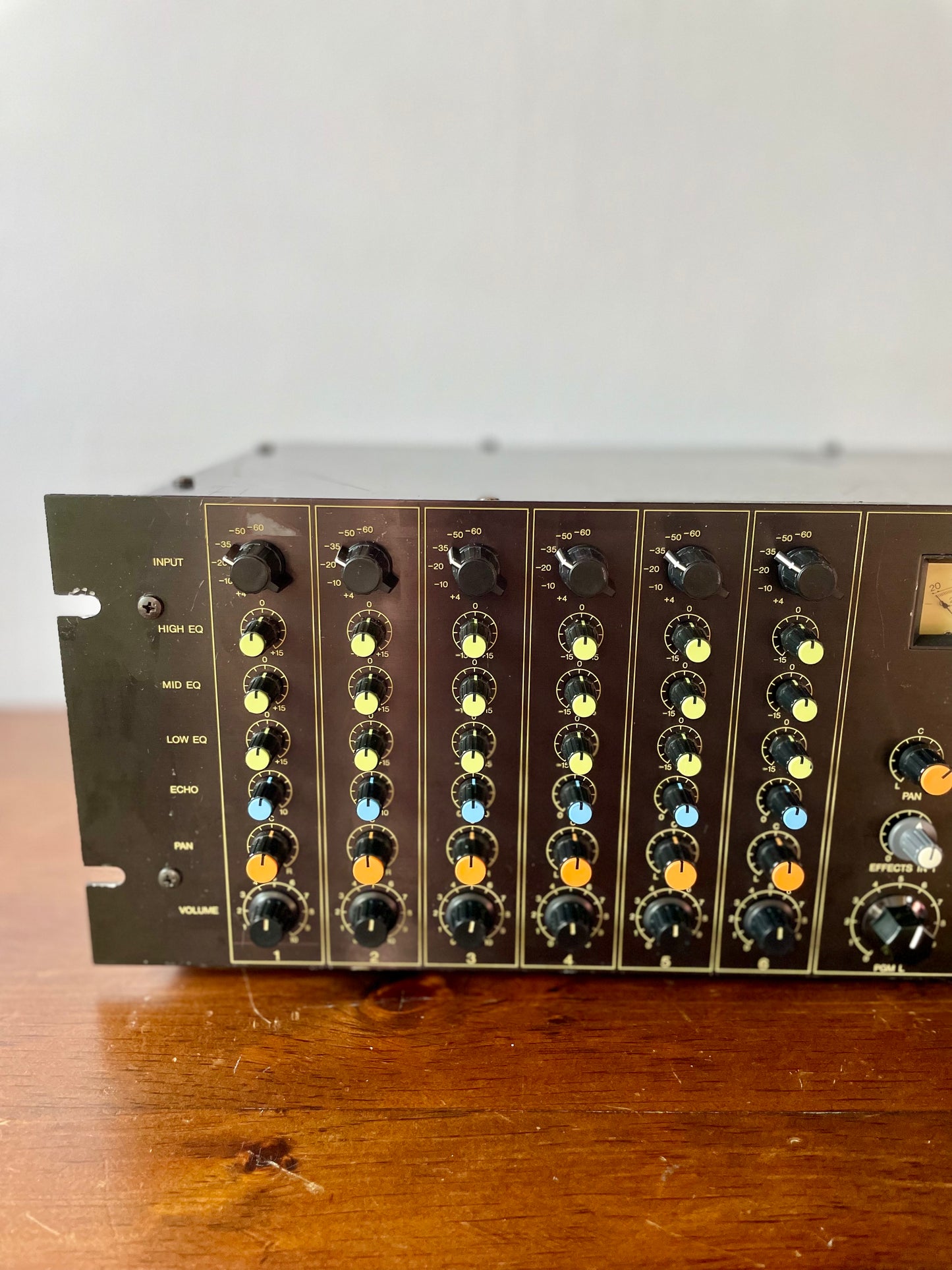 M406 Yamaha mixer with Direct Out Mod. by Headbangers. 6 Channel Rackmount