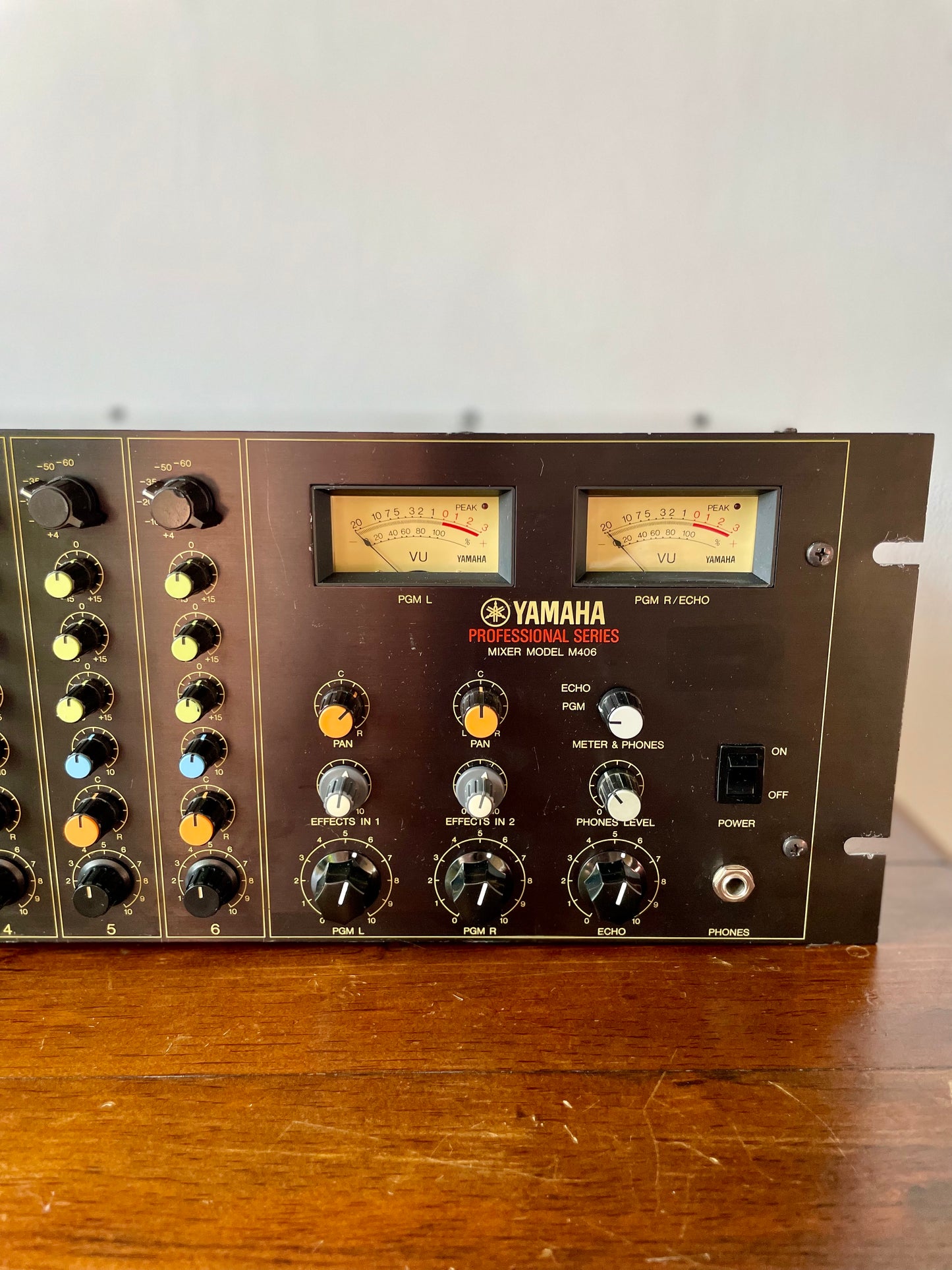 M406 Yamaha mixer with Direct Out Mod. by Headbangers. 6 Channel Rackmount