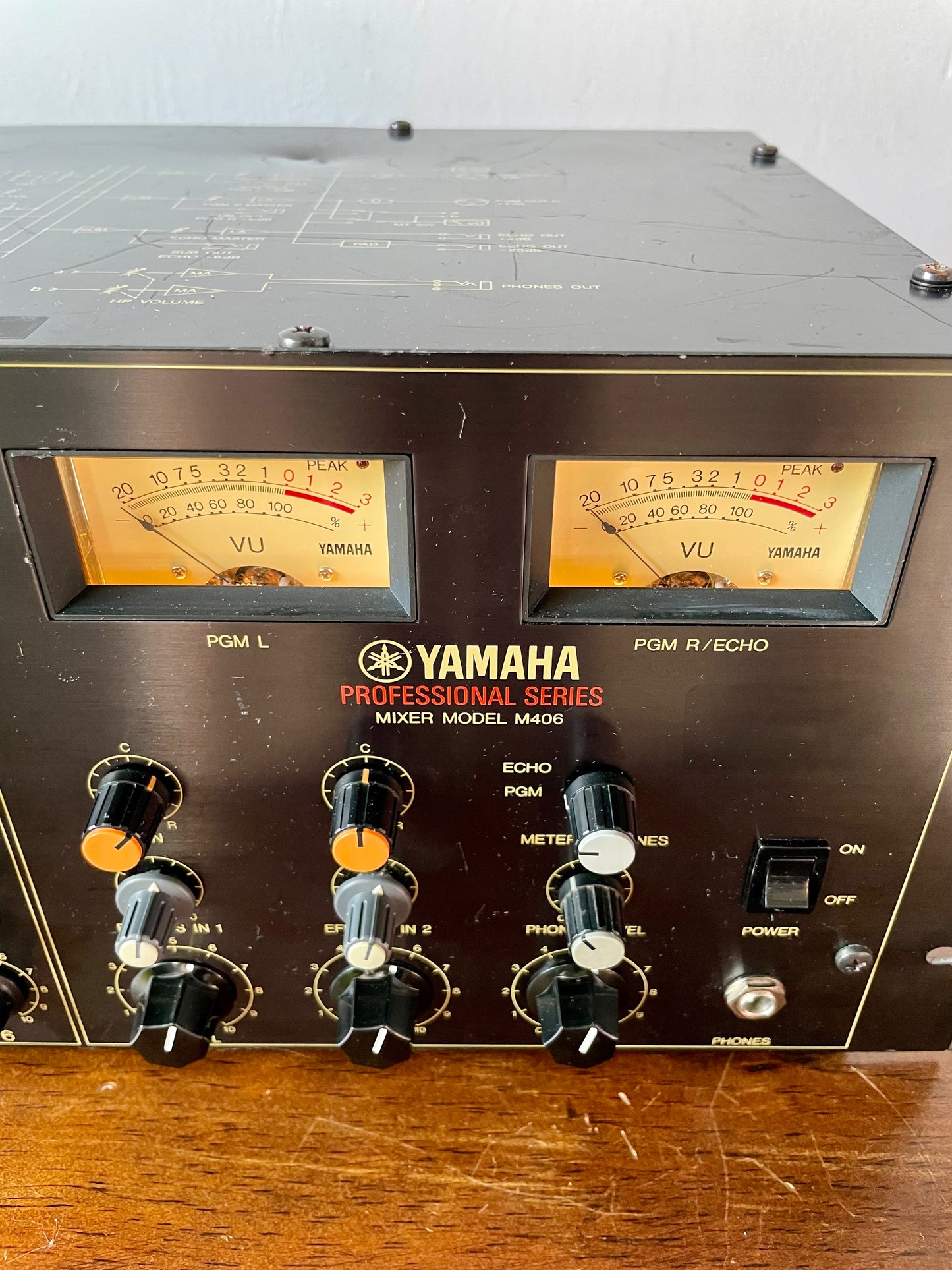 M406 Yamaha mixer with Direct Out Mod. by Headbangers. 6 Channel Rackmount