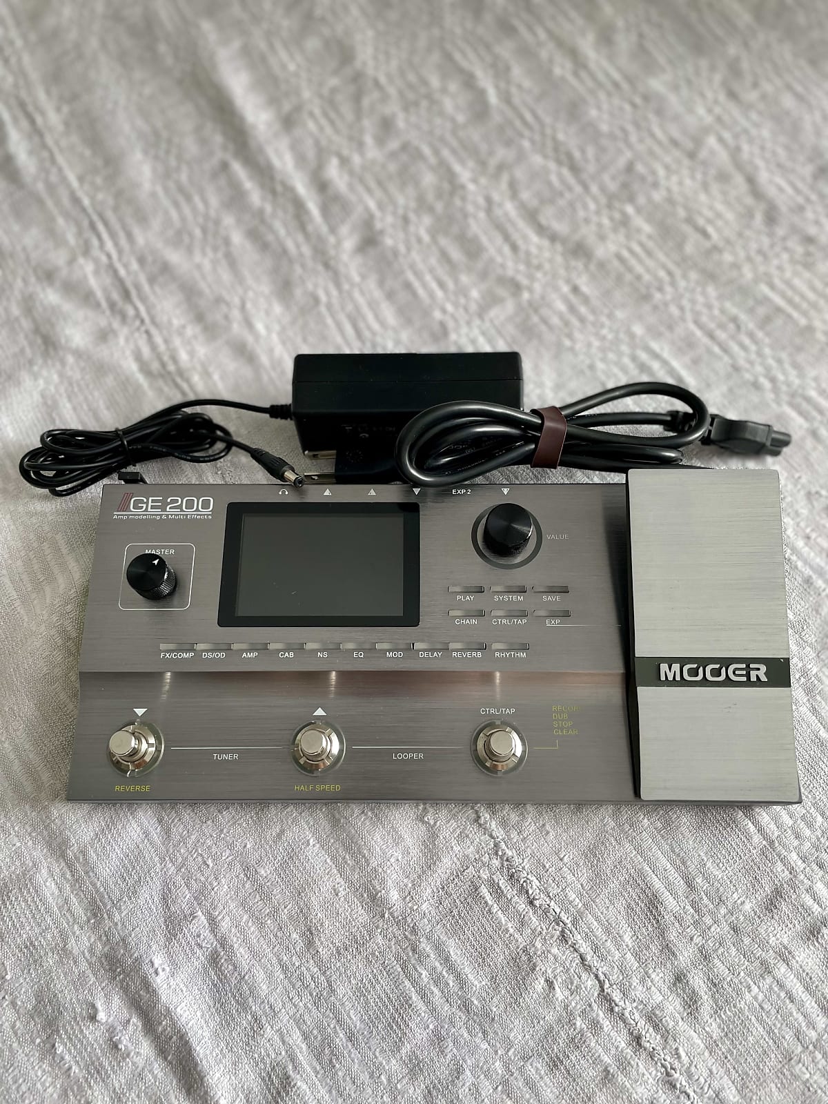 Mooer GE-200 Guitar Multi-Effects