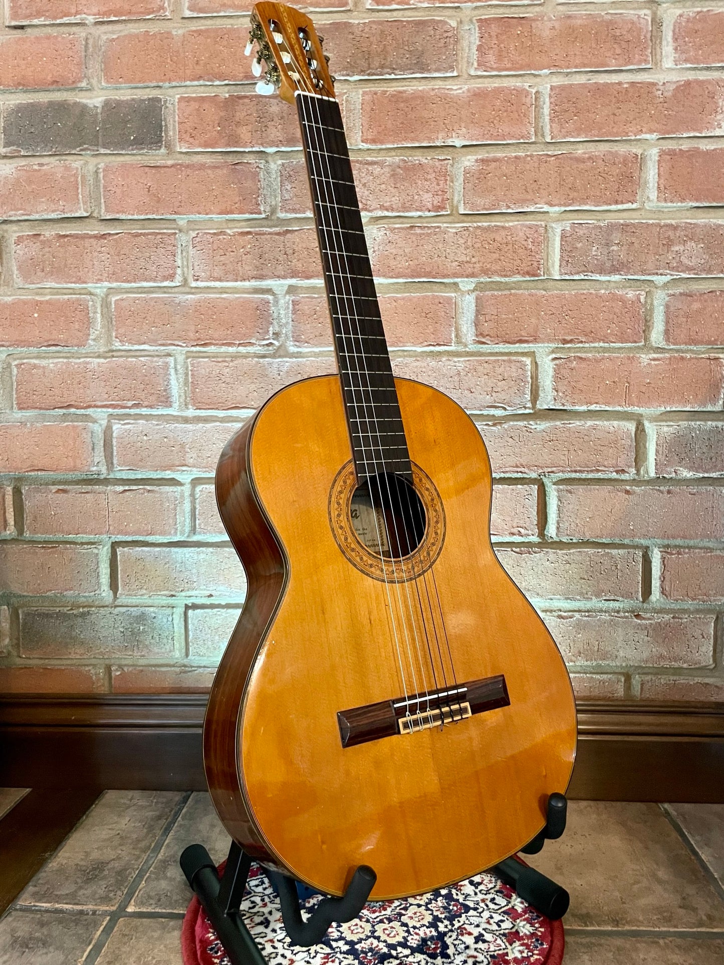 Maya C-121 Japan 1980s - A songwriter's best friend!