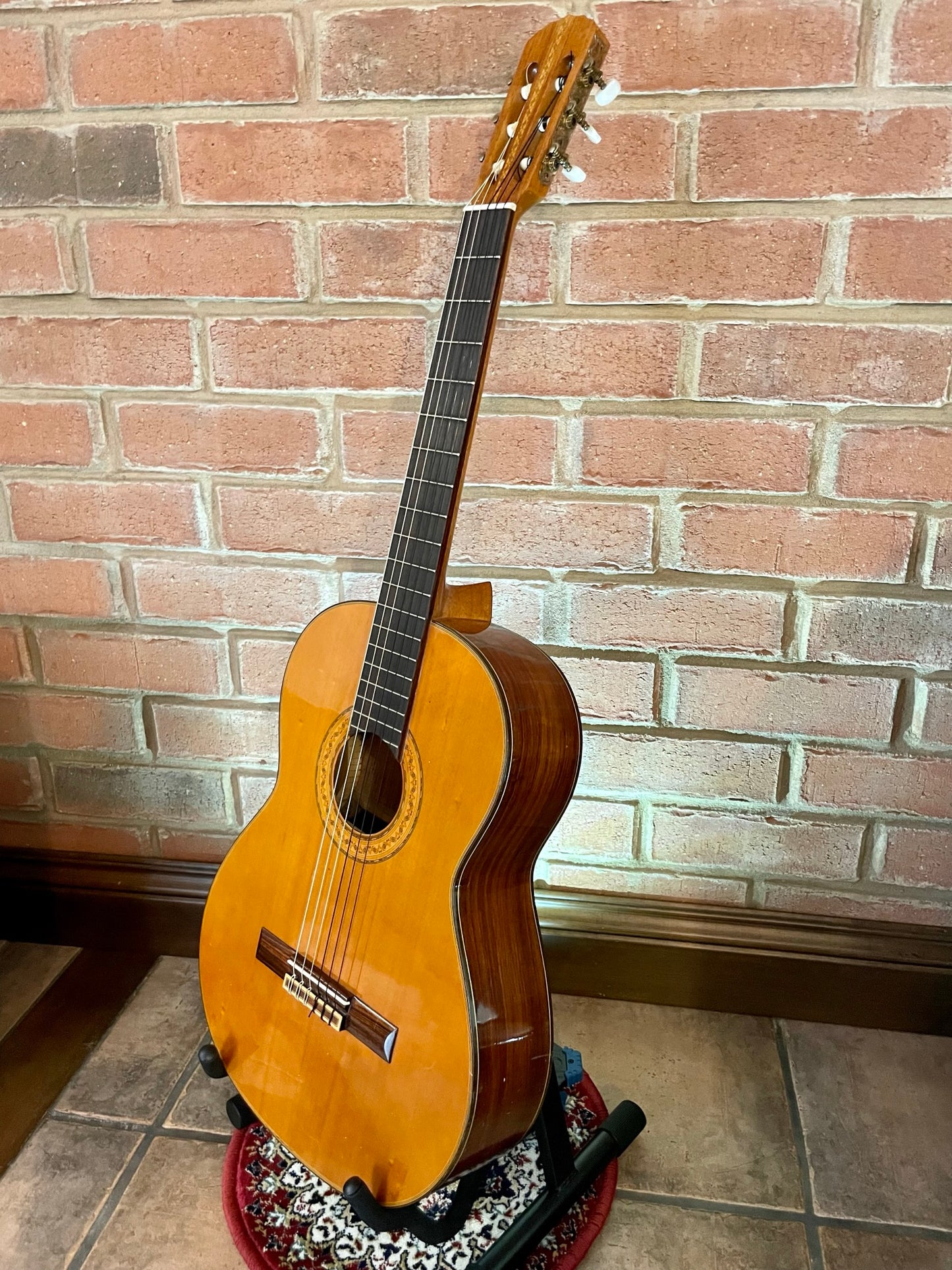 Maya C-121 Japan 1980s - A songwriter's best friend!