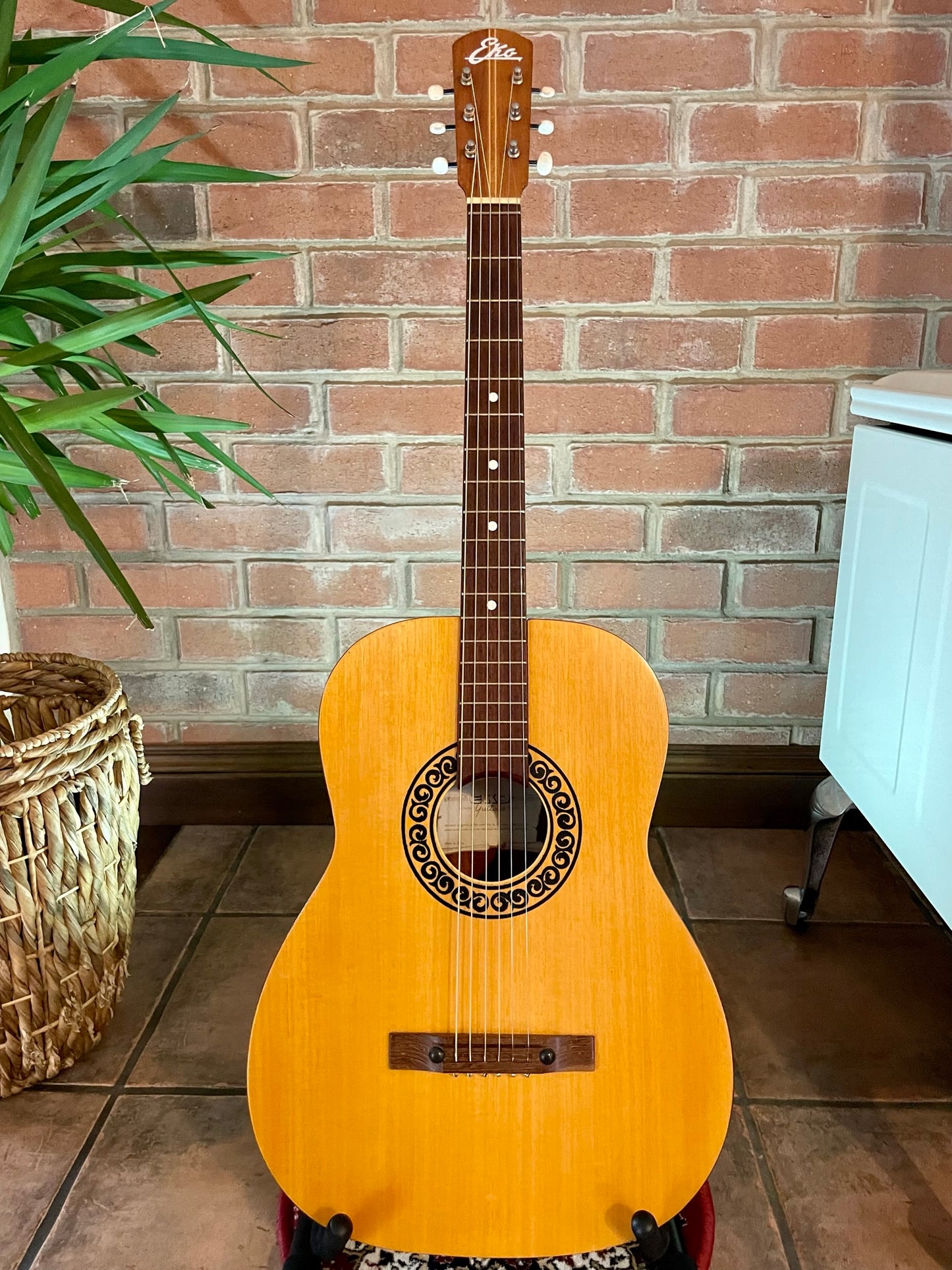 STUDIO L - 1971 EKO. Parlor Size Italian Guitar, Very Good Condition