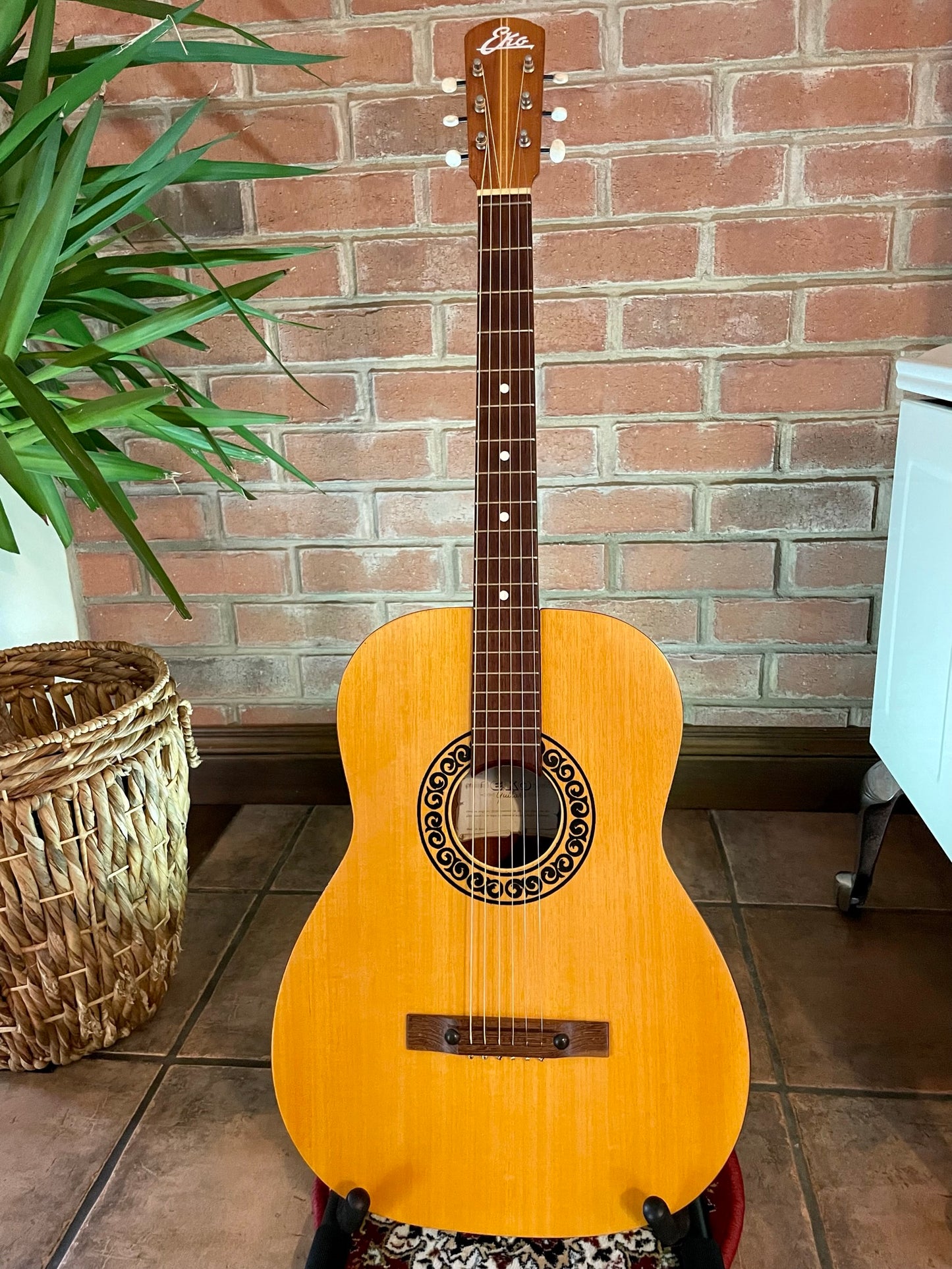 STUDIO L - 1971 EKO. Parlor Size Italian Guitar, Very Good Condition