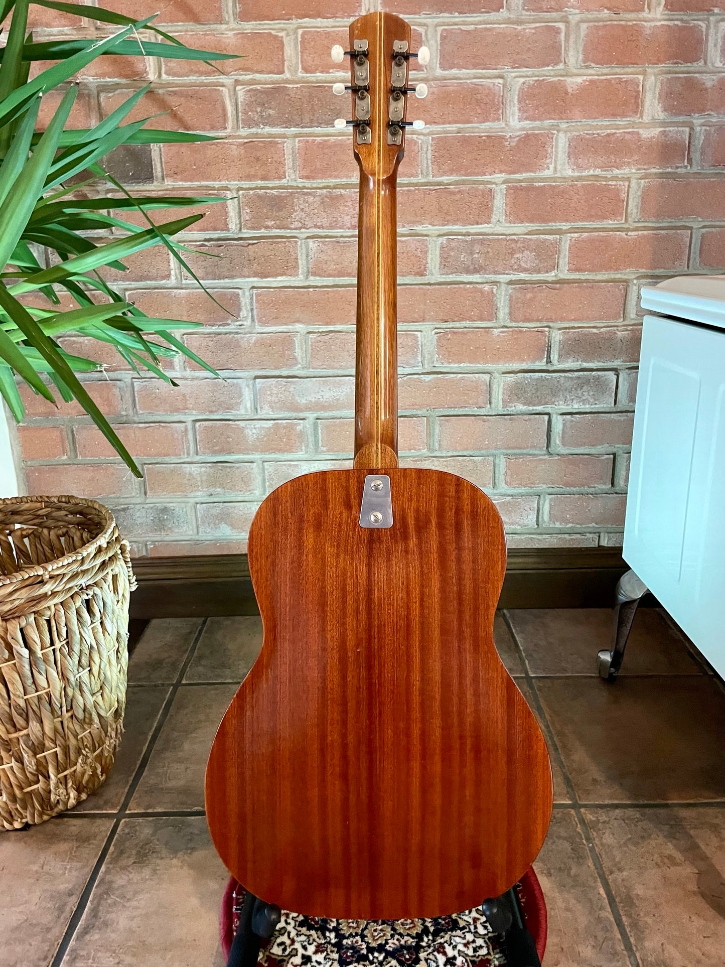 STUDIO L - 1971 EKO. Parlor Size Italian Guitar, Very Good Condition