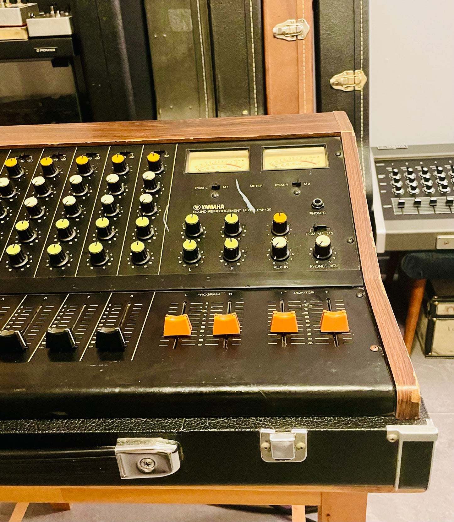 Yamaha PM-430 "Japa-Neve" fully recapped + Direct-Out Headbangers Mod! Tamura transformers 8-Channel Mixing Console 1970s