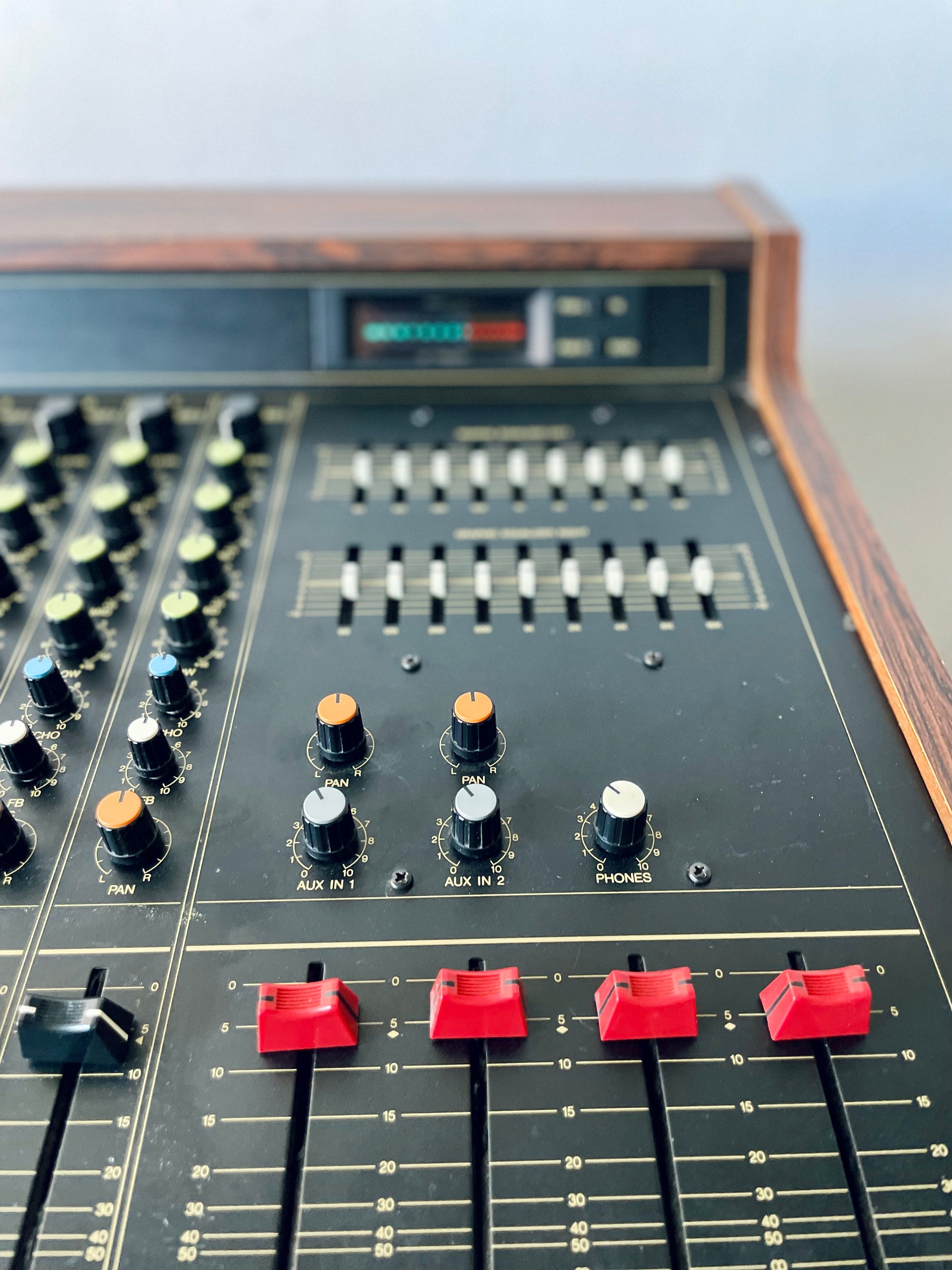 YAMAHA MQ-802 ヴィンテージ アナログミキサー ハードケース付き YAMAHA MQ-802 ヴィンテージ アナログミキサー ハードケース付き