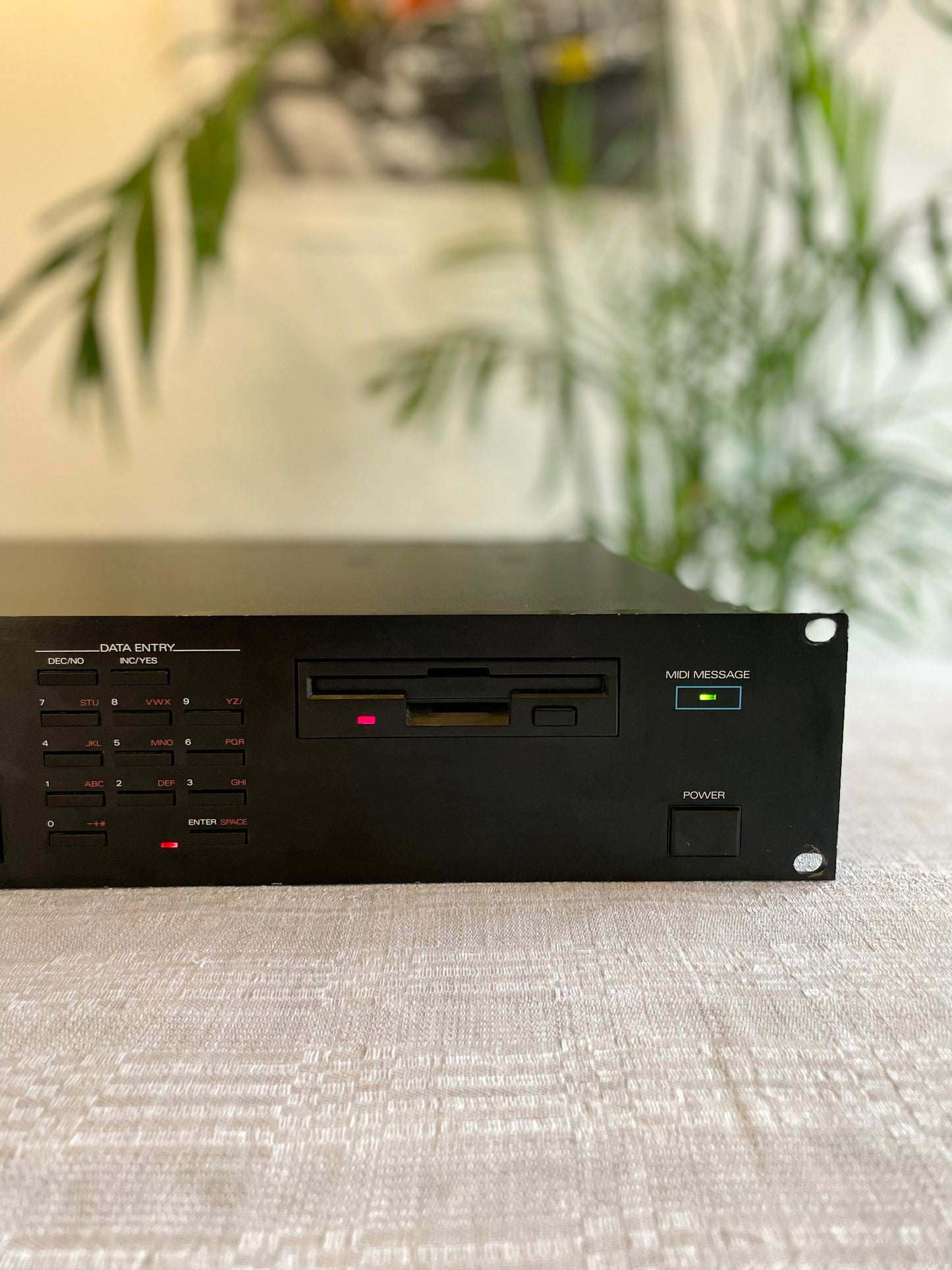 Roland S-550 Digital Sampler 1988 – Herscheid and the Headbangers Roland S-550 Digital Sampler 1988 – Herscheid and the Headbangers