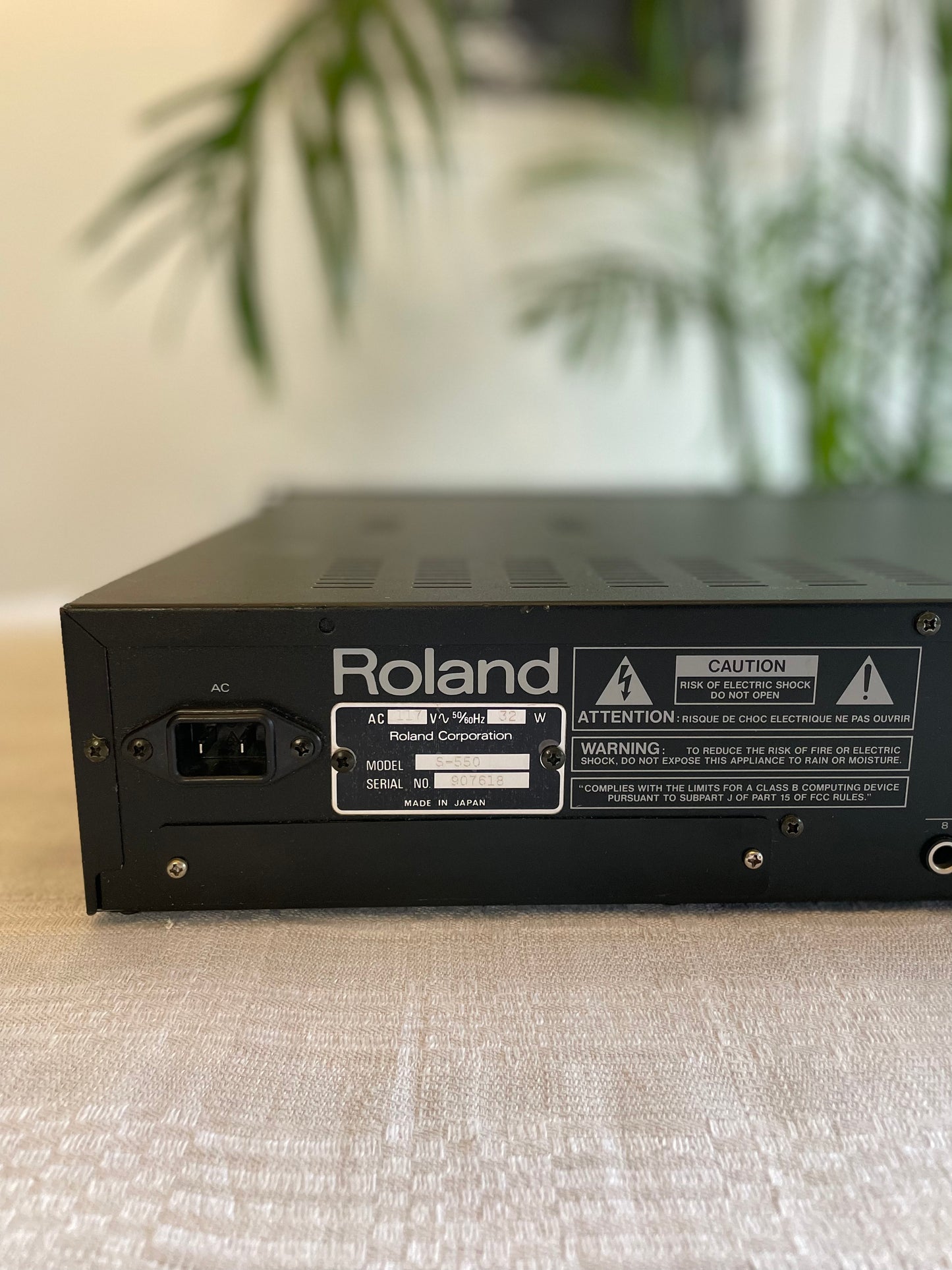 Roland S-550 Digital Sampler 1988