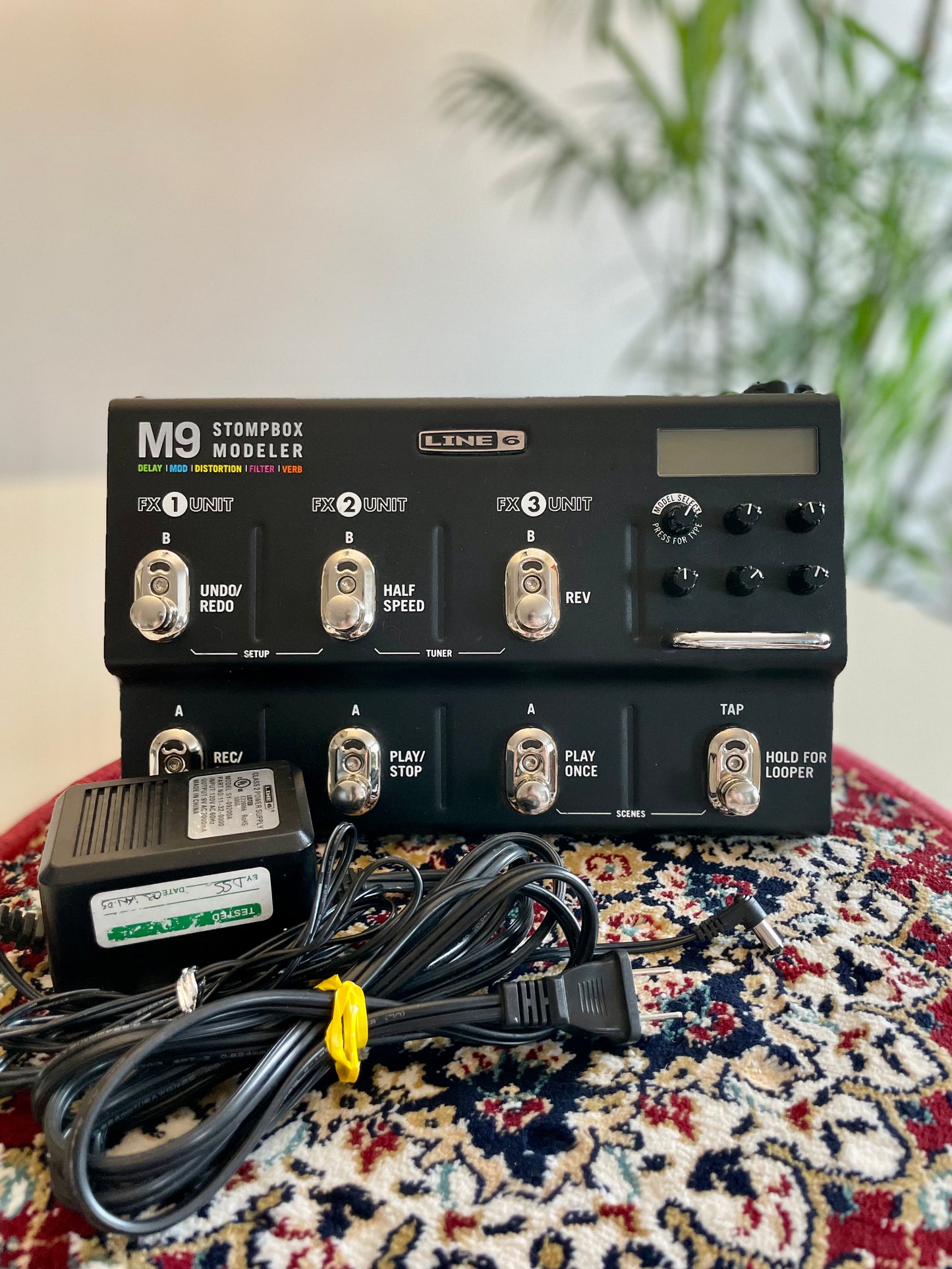 Line 6 M9 Stompbox Modeler with Power Supply