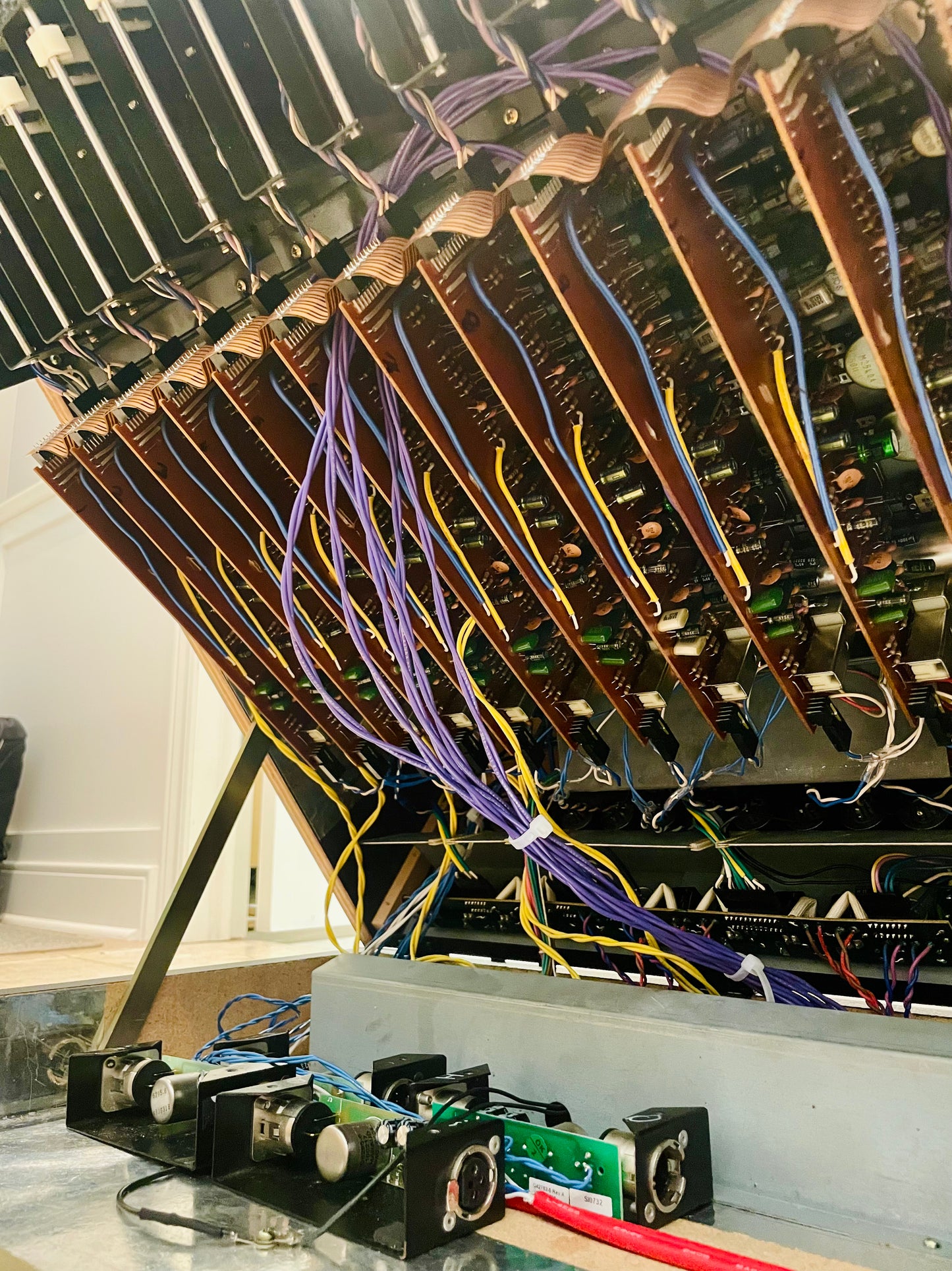 FREE SHIPPING - Yamaha PM-700 "Japa-Neve" fully recapped + Direct-Out Headbangers Tamura transformers 12-Channel Mixing Console 1970s