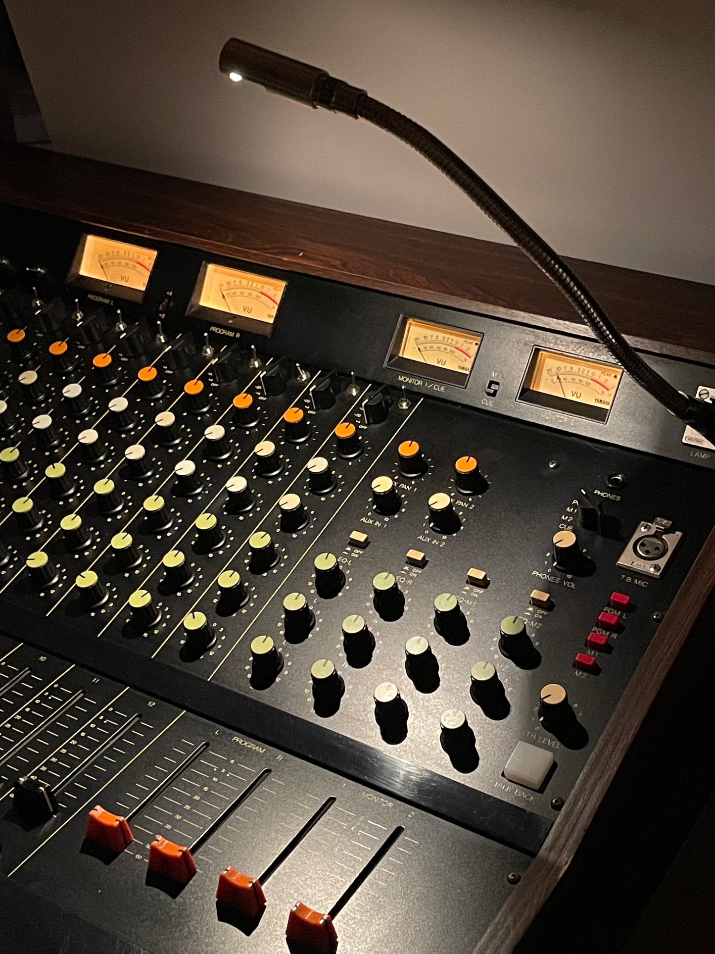 FREE SHIPPING - Yamaha PM-700 "Japa-Neve" fully recapped + Direct-Out Headbangers Tamura transformers 12-Channel Mixing Console 1970s