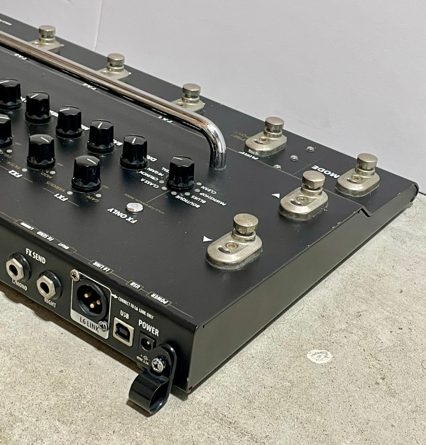 Line 6 POD HD400 Multi-Effect and Amp Modeler