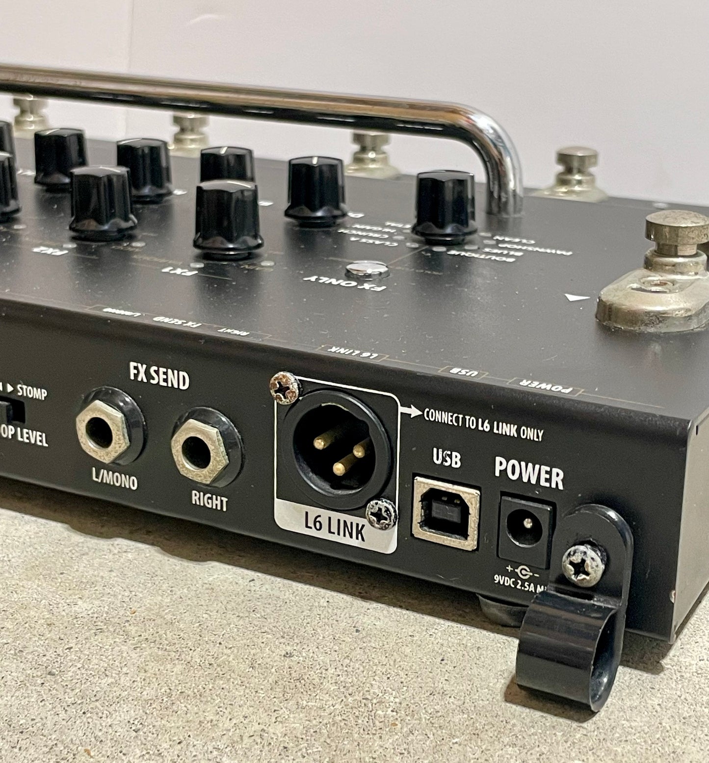 Line 6 POD HD400 Multi-Effect and Amp Modeler