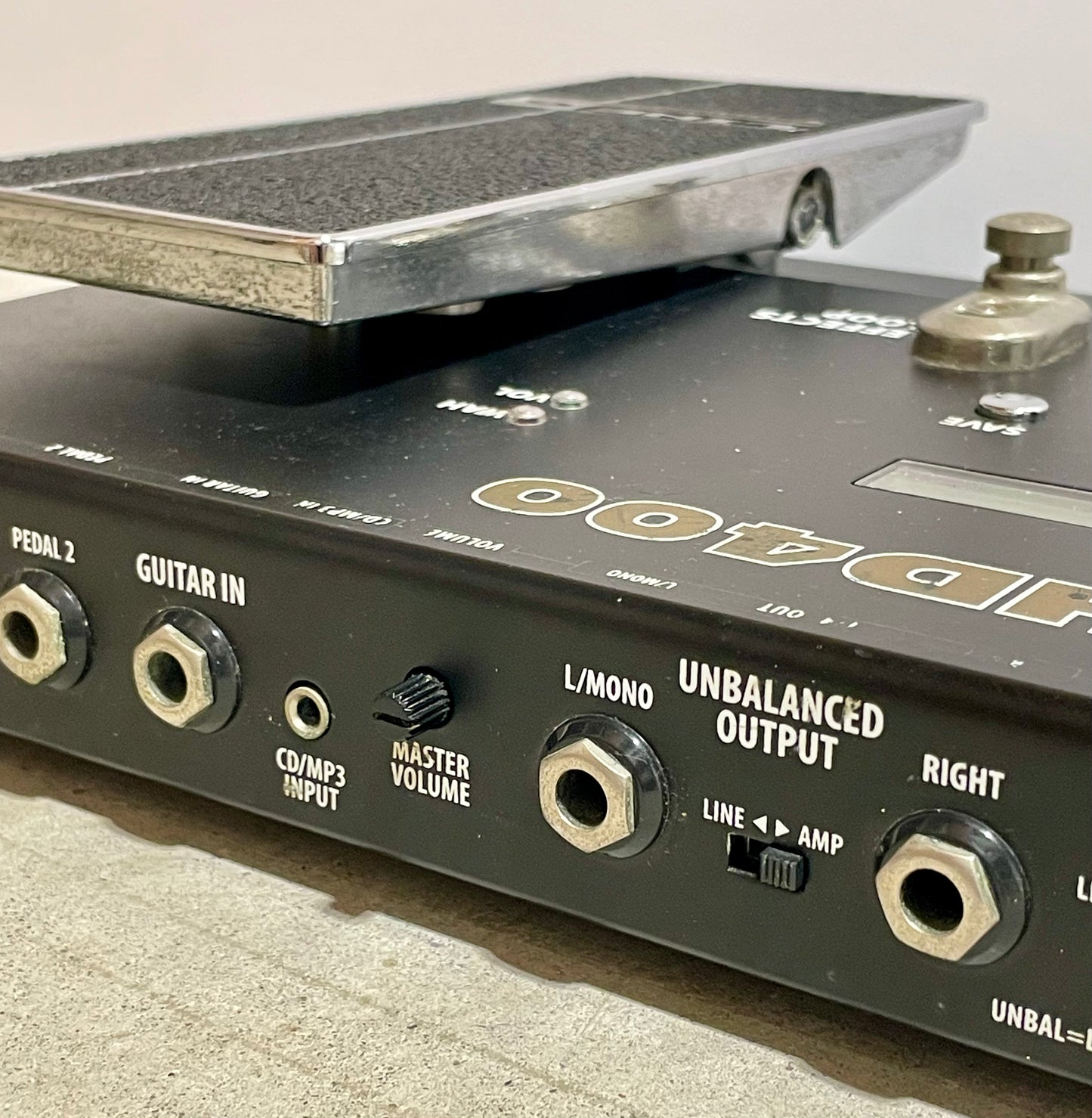 Line 6 POD HD400 Multi-Effect and Amp Modeler