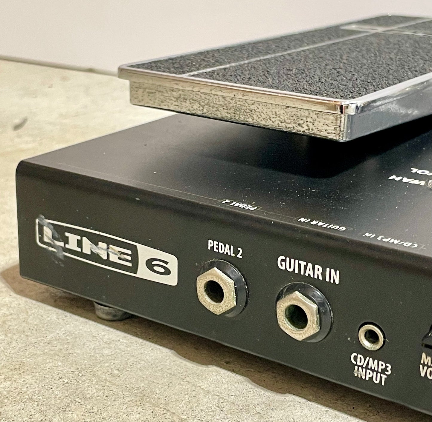Line 6 POD HD400 Multi-Effect and Amp Modeler