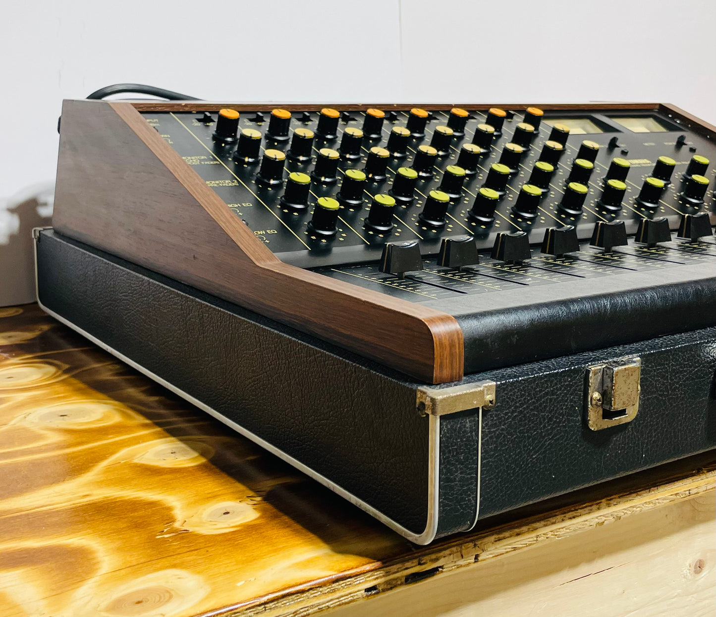 Yamaha PM-430 "Japa-Neve" fully recapped + Direct-Out Headbangers Mod! Tamura transformers 8-Channel Mixing Console 1970s